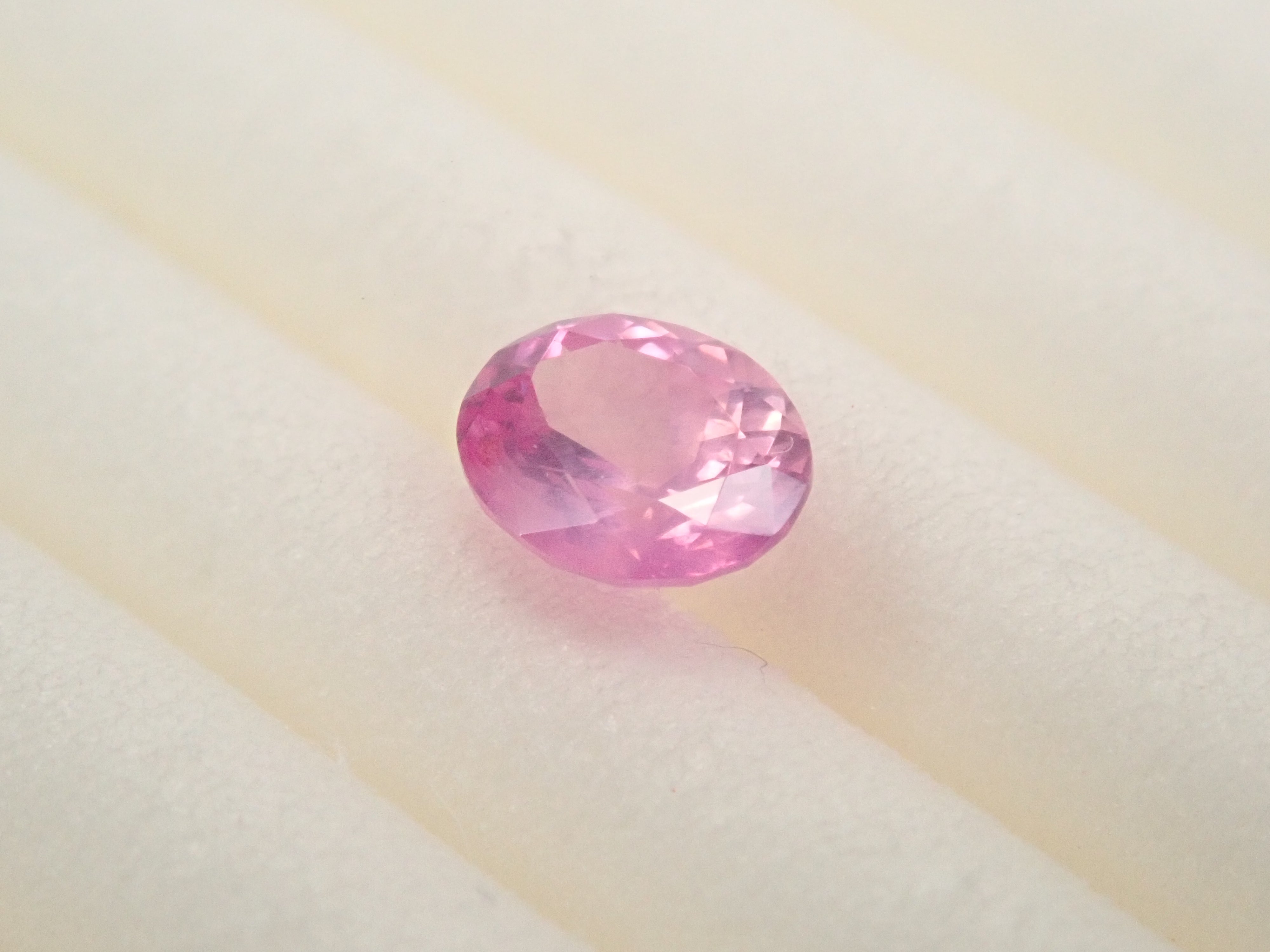 【1月20日晚間10點開賣】越南產0.257克拉未經加熱處理的絲滑粉色藍寶石