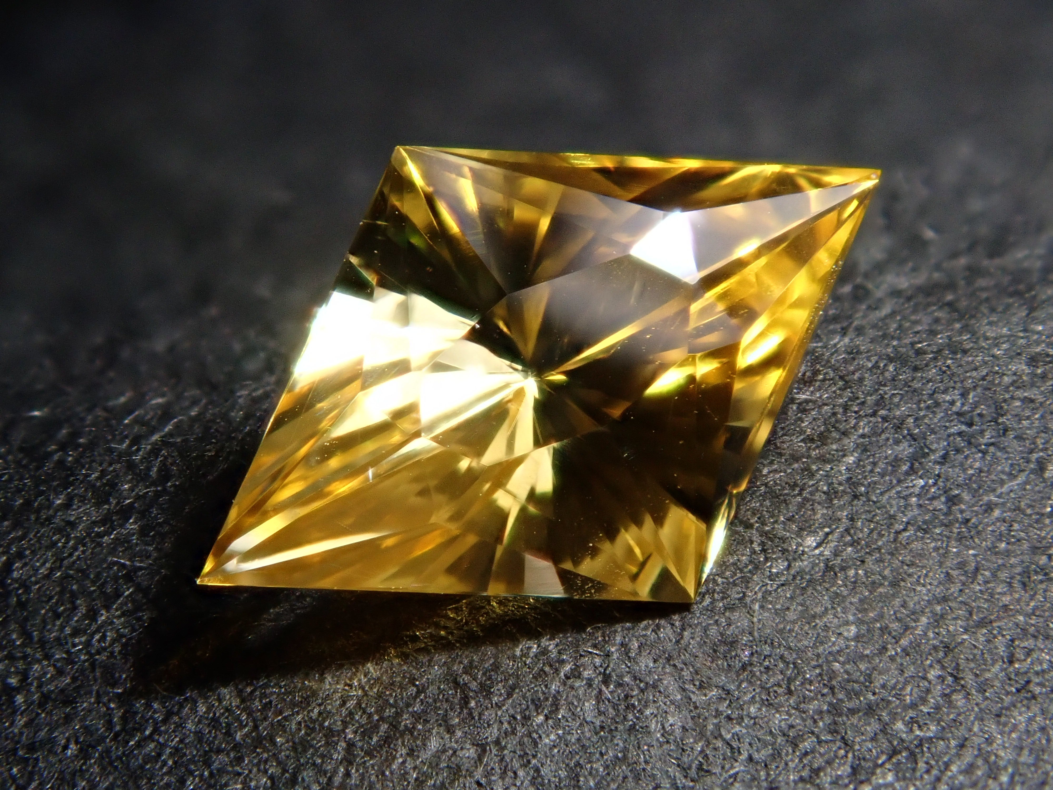 【1/17 22時販売】スリランカ産イエローサファイア 0.526ctルース