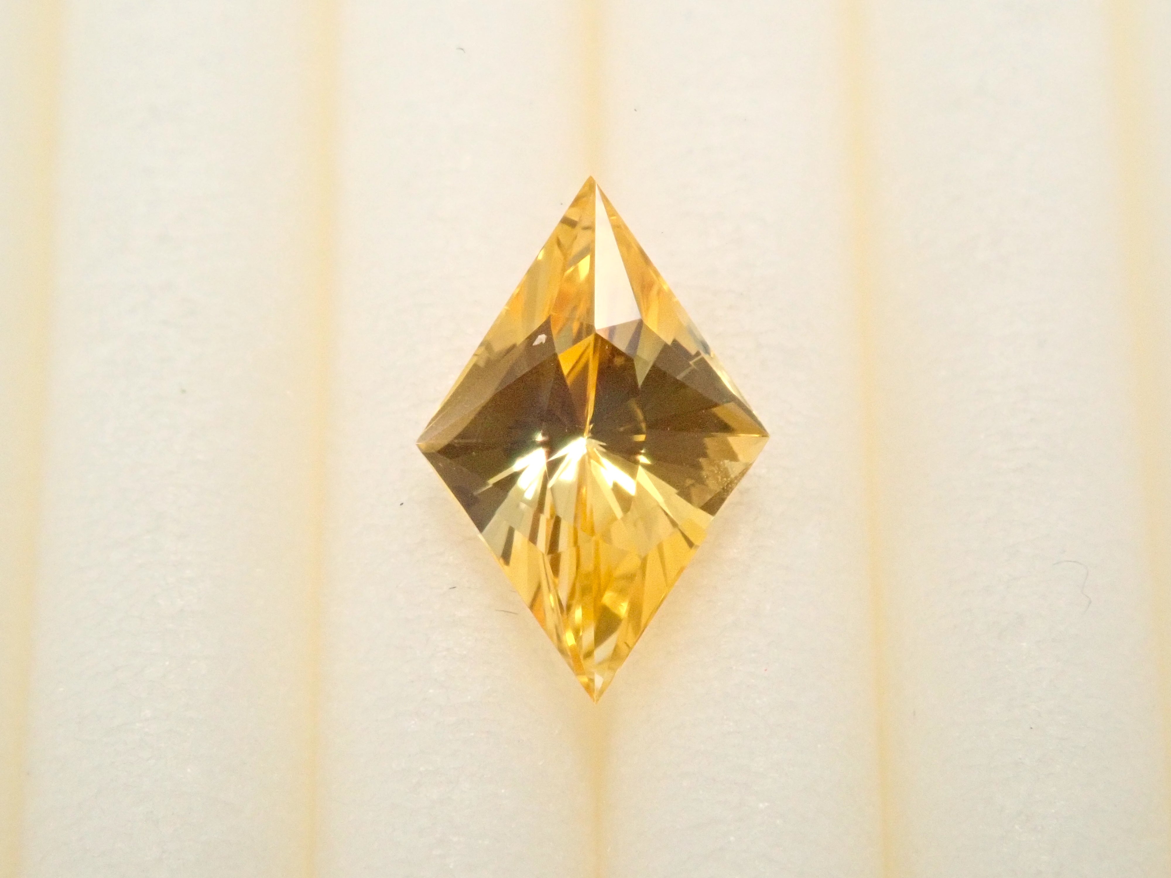 【1/17 22時販売】スリランカ産イエローサファイア 0.526ctルース