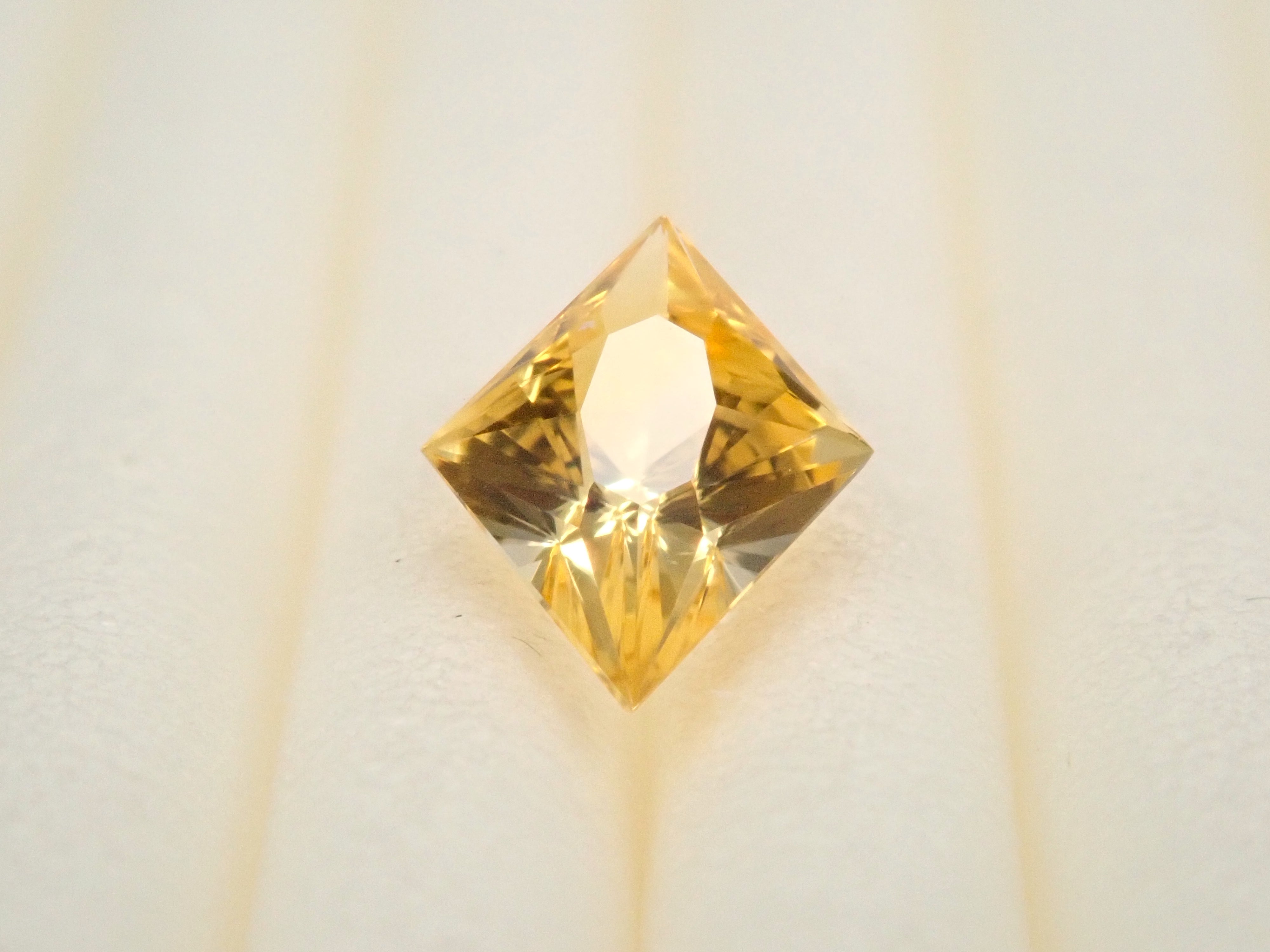 【1/17 22時販売】スリランカ産イエローサファイア 0.526ctルース