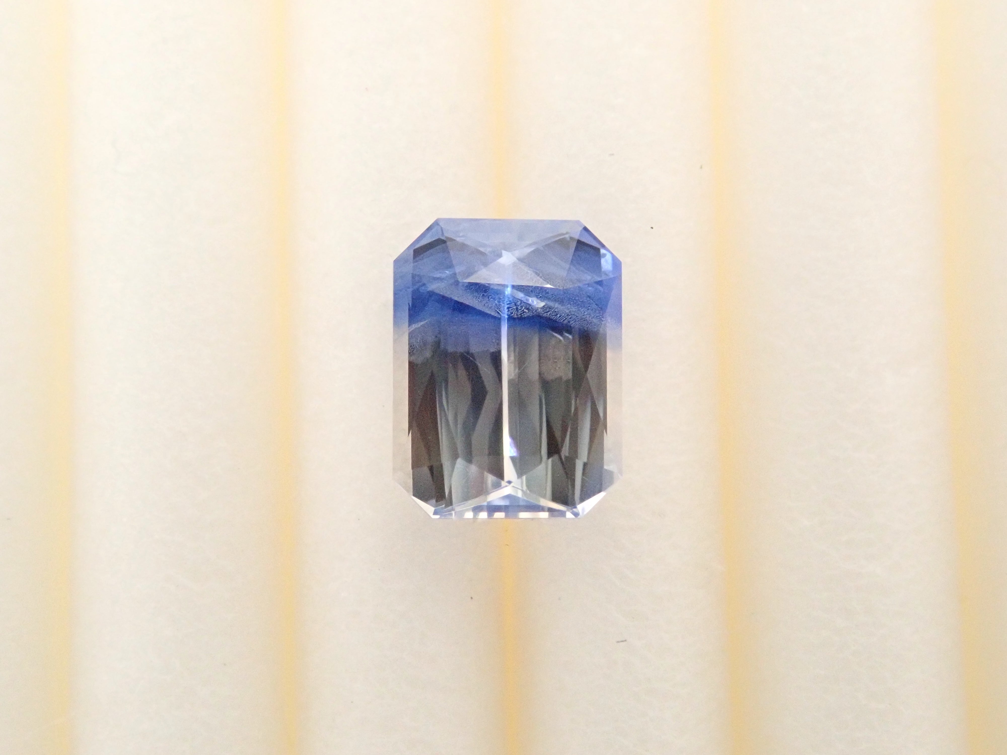 【1/17 22時販売】スリランカ産バイカラーサファイア 0.586ctルース