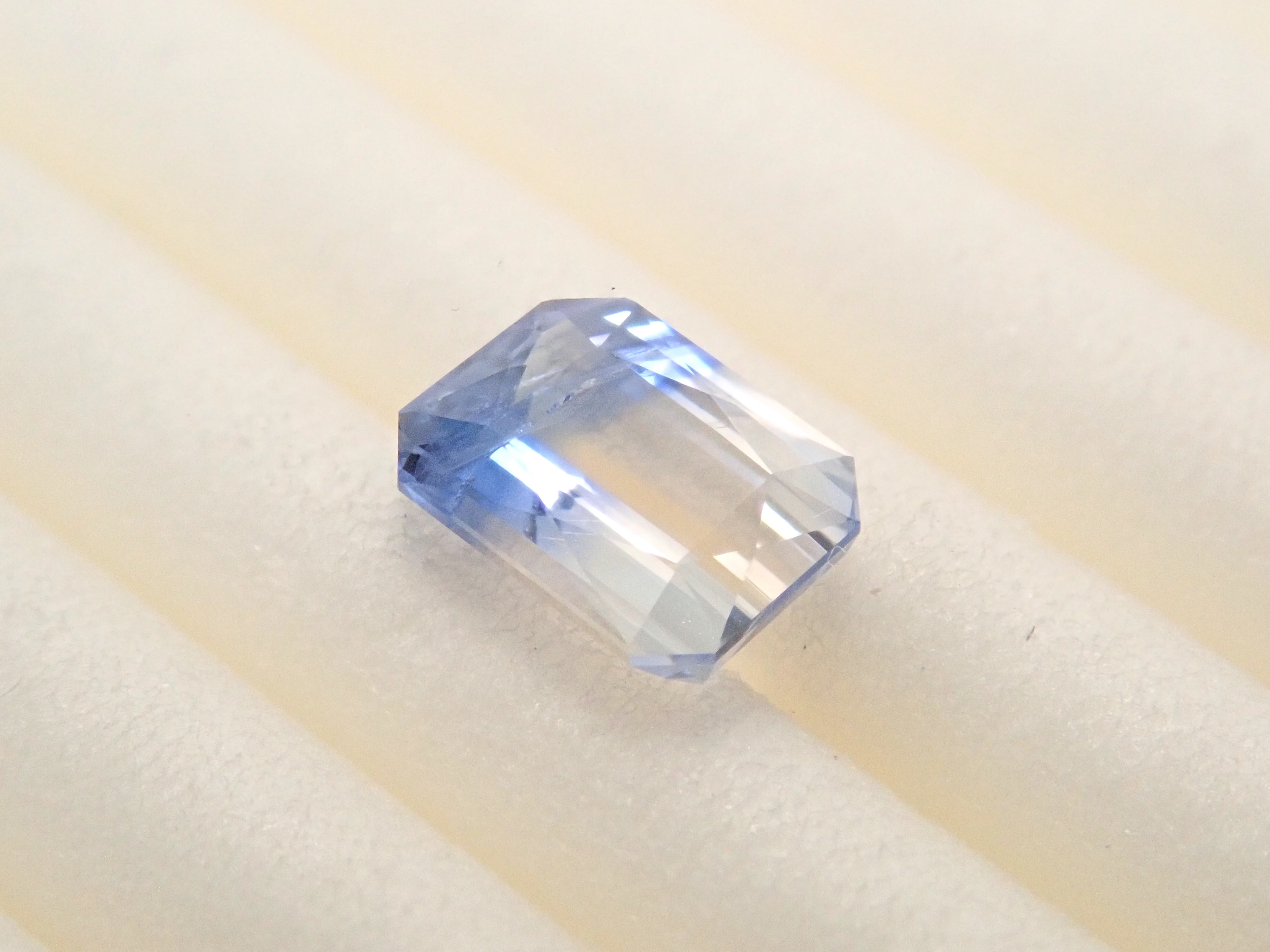 【1/17 22時販売】スリランカ産バイカラーサファイア 0.586ctルース