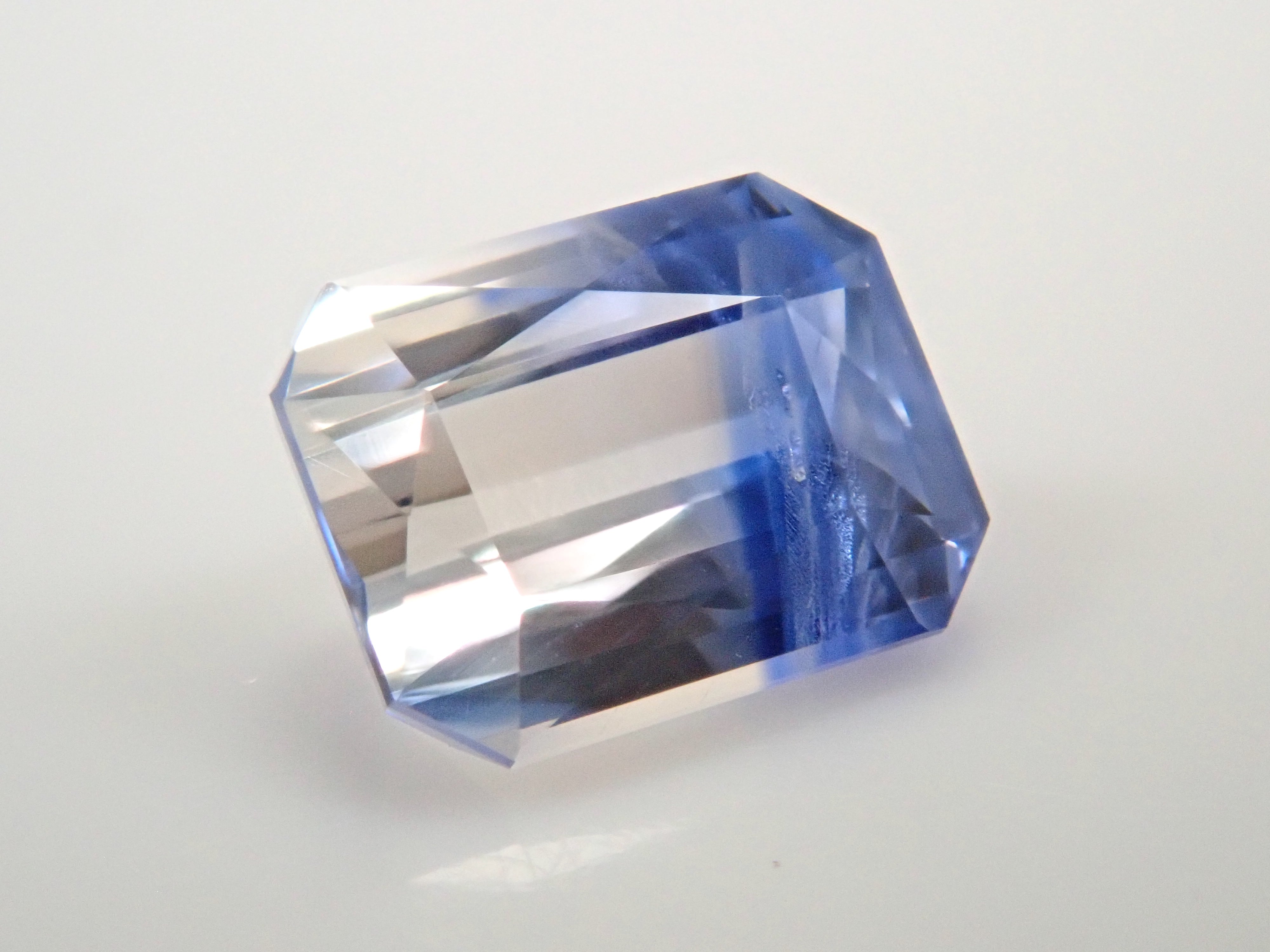 【1/17 22時販売】スリランカ産バイカラーサファイア 0.586ctルース