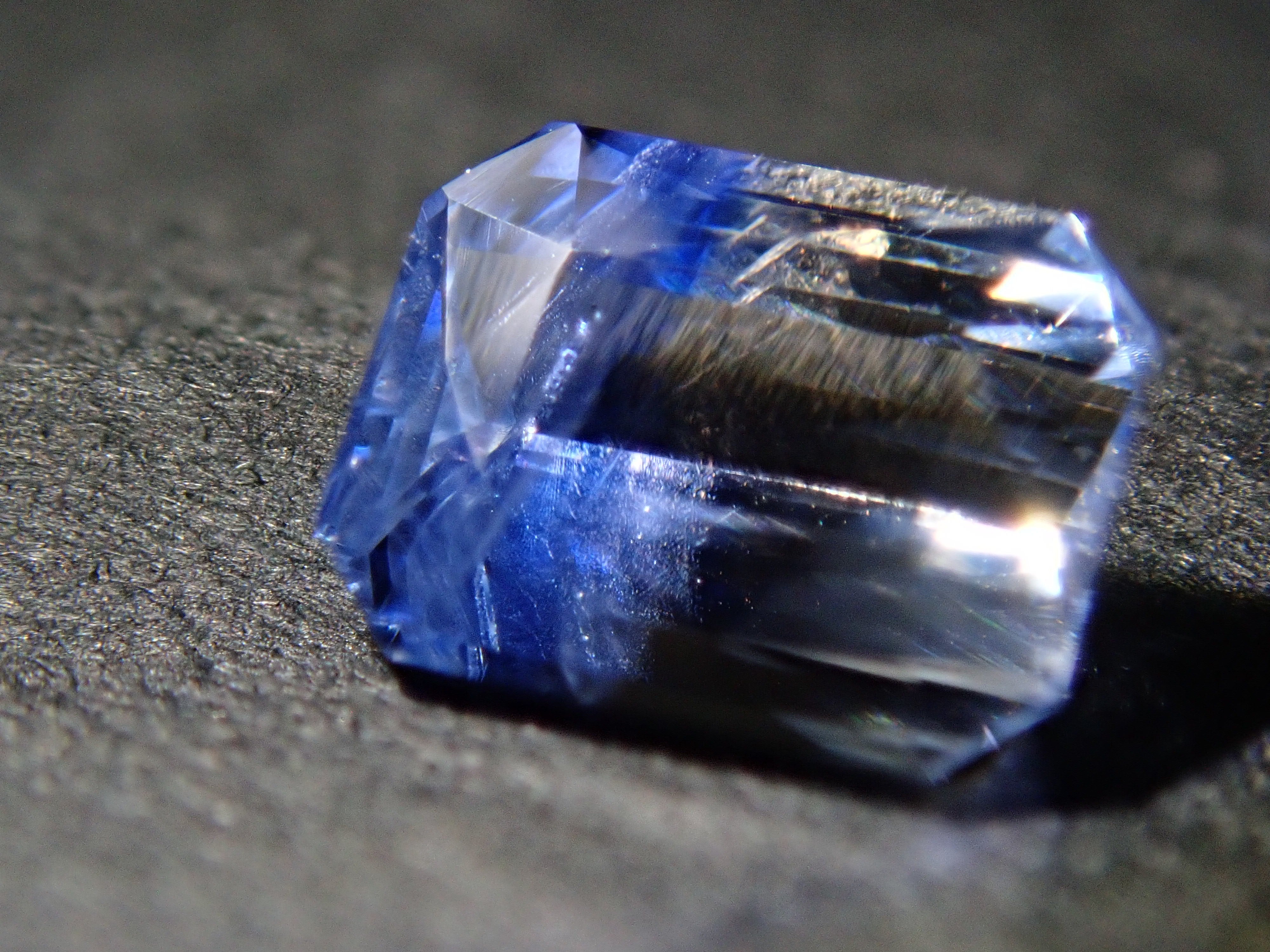 【1/17 22時販売】スリランカ産バイカラーサファイア 0.586ctルース