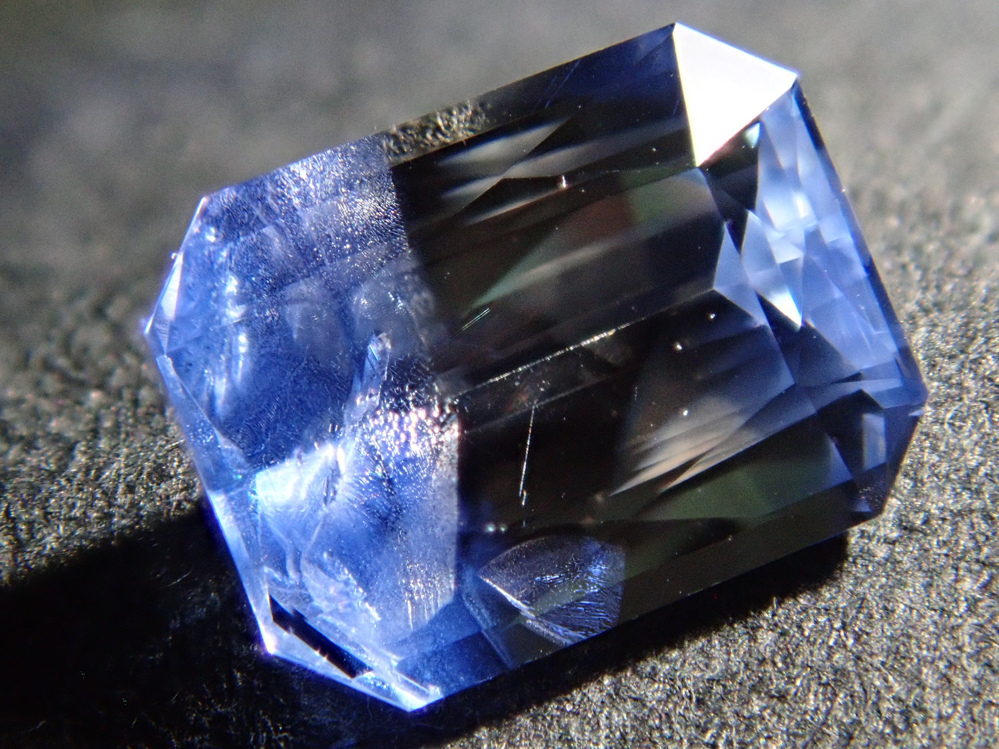 【1/17 22時販売】スリランカ産バイカラーサファイア 0.586ctルース