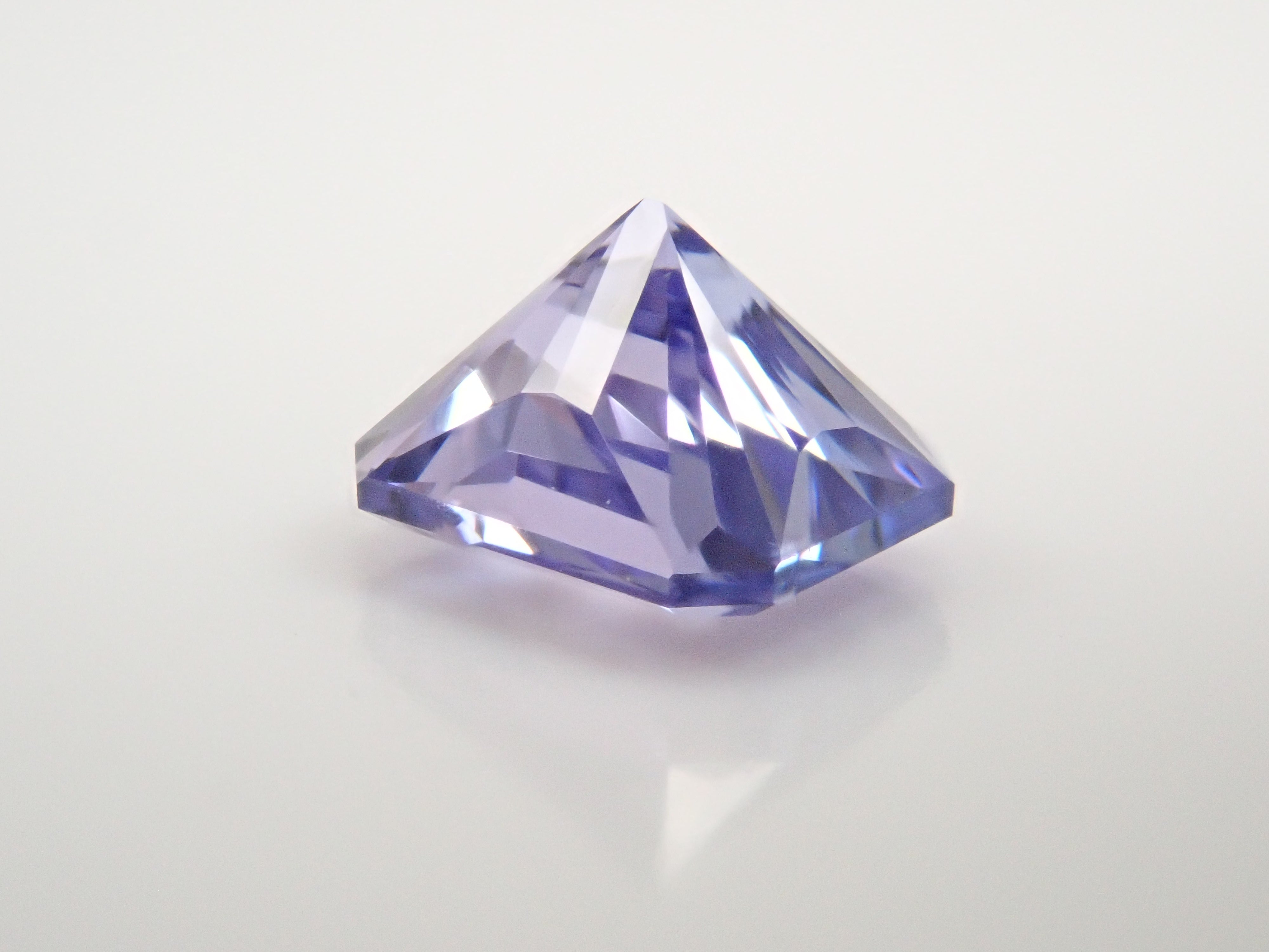 【1/17 22時販売】タンザニア産タンザナイト 0.680ctルース