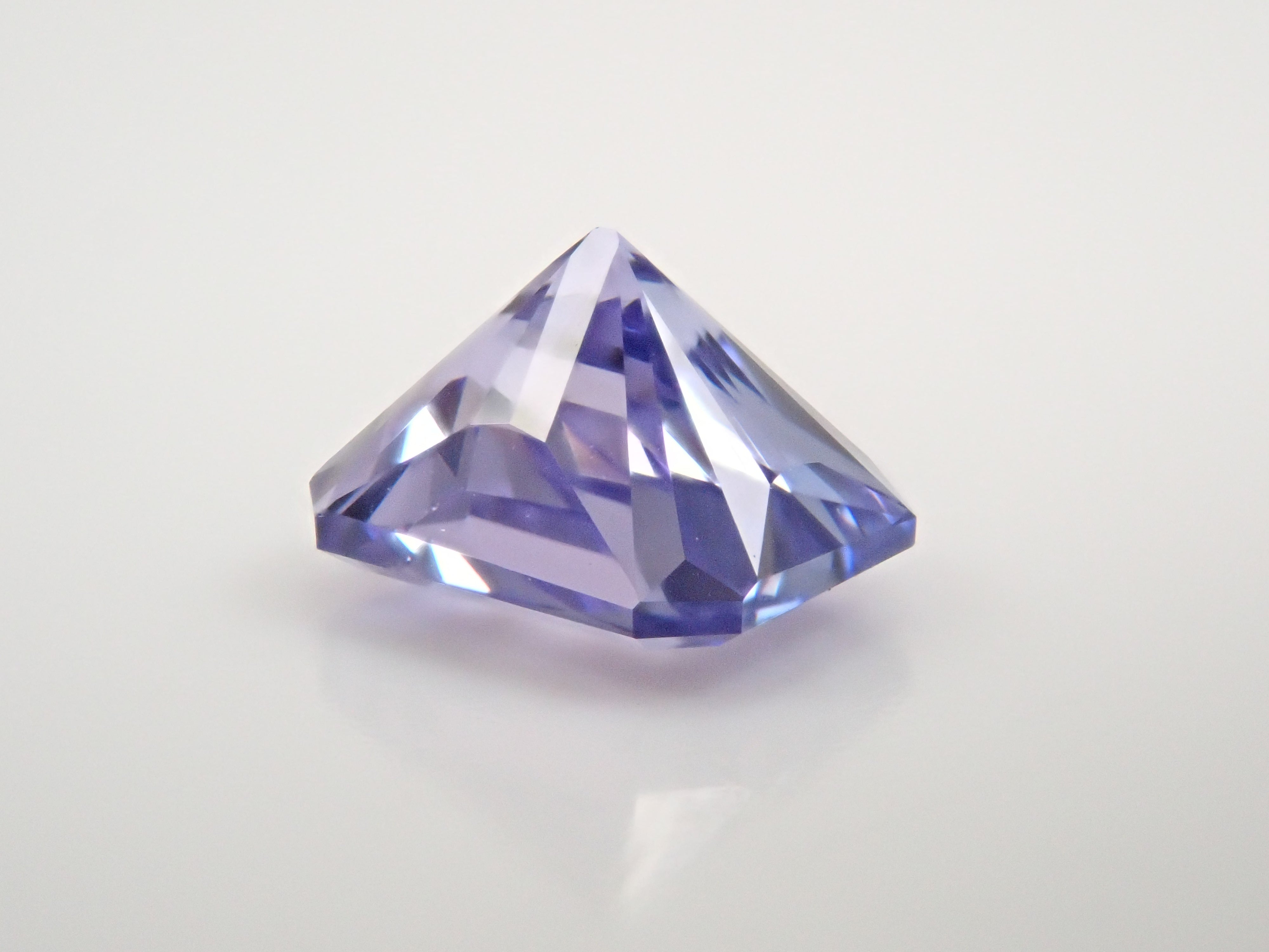 【1/17 22時販売】タンザニア産タンザナイト 0.680ctルース