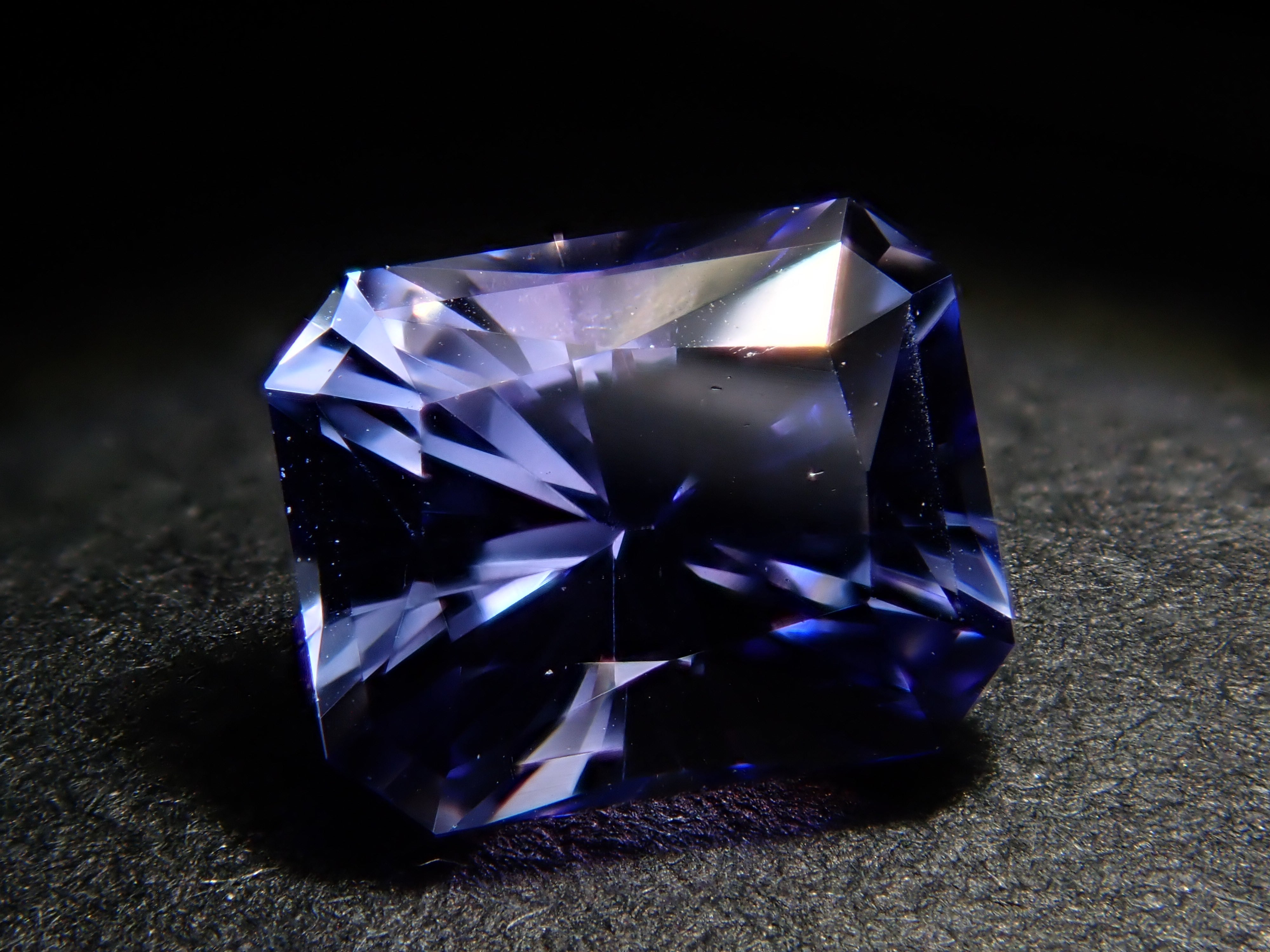 【1/17 22時販売】タンザニア産タンザナイト 0.680ctルース