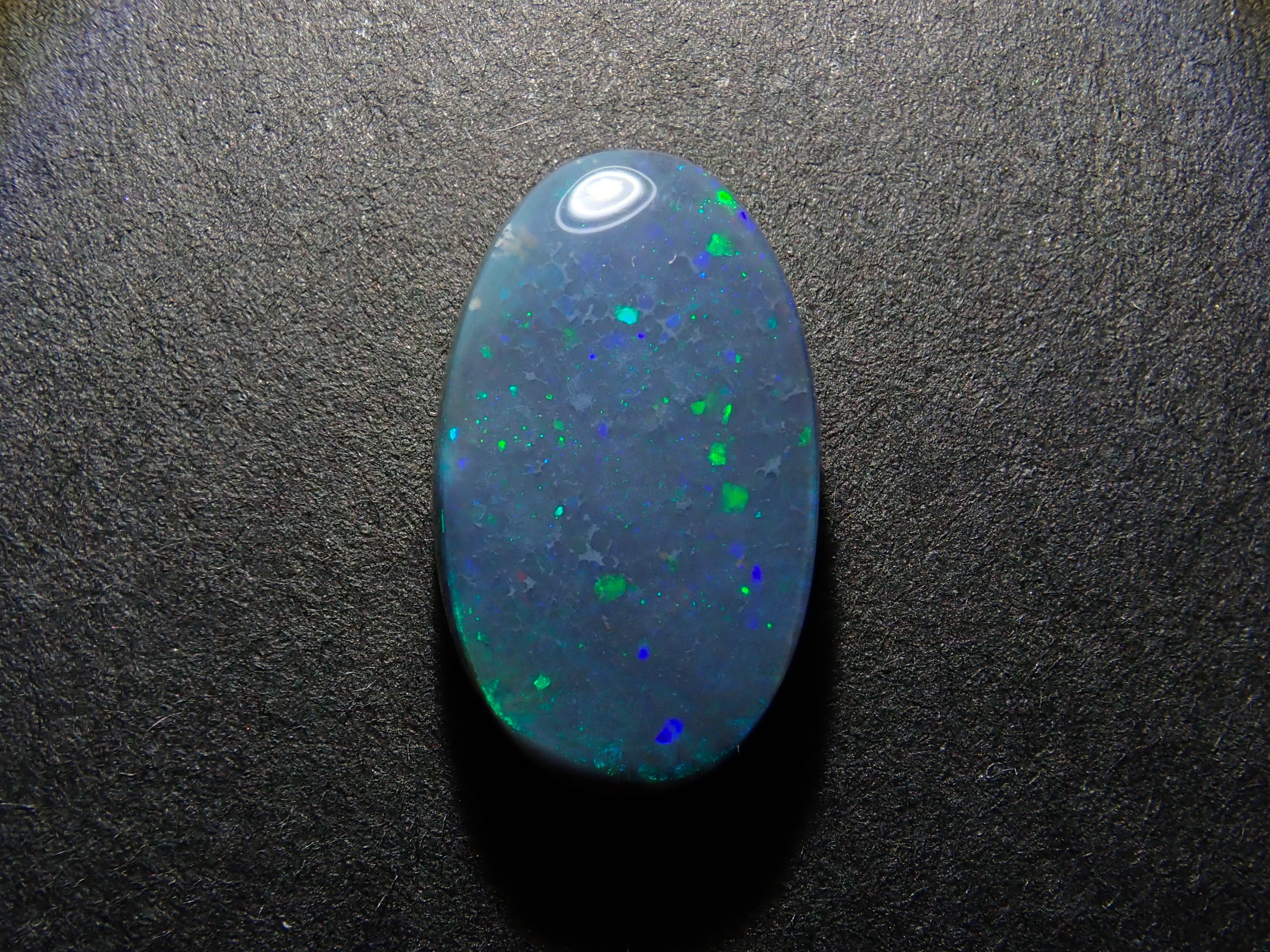 【1/17 22時販売】オーストラリア産ブラックオパール 3.583ctルース(両面タイプ)