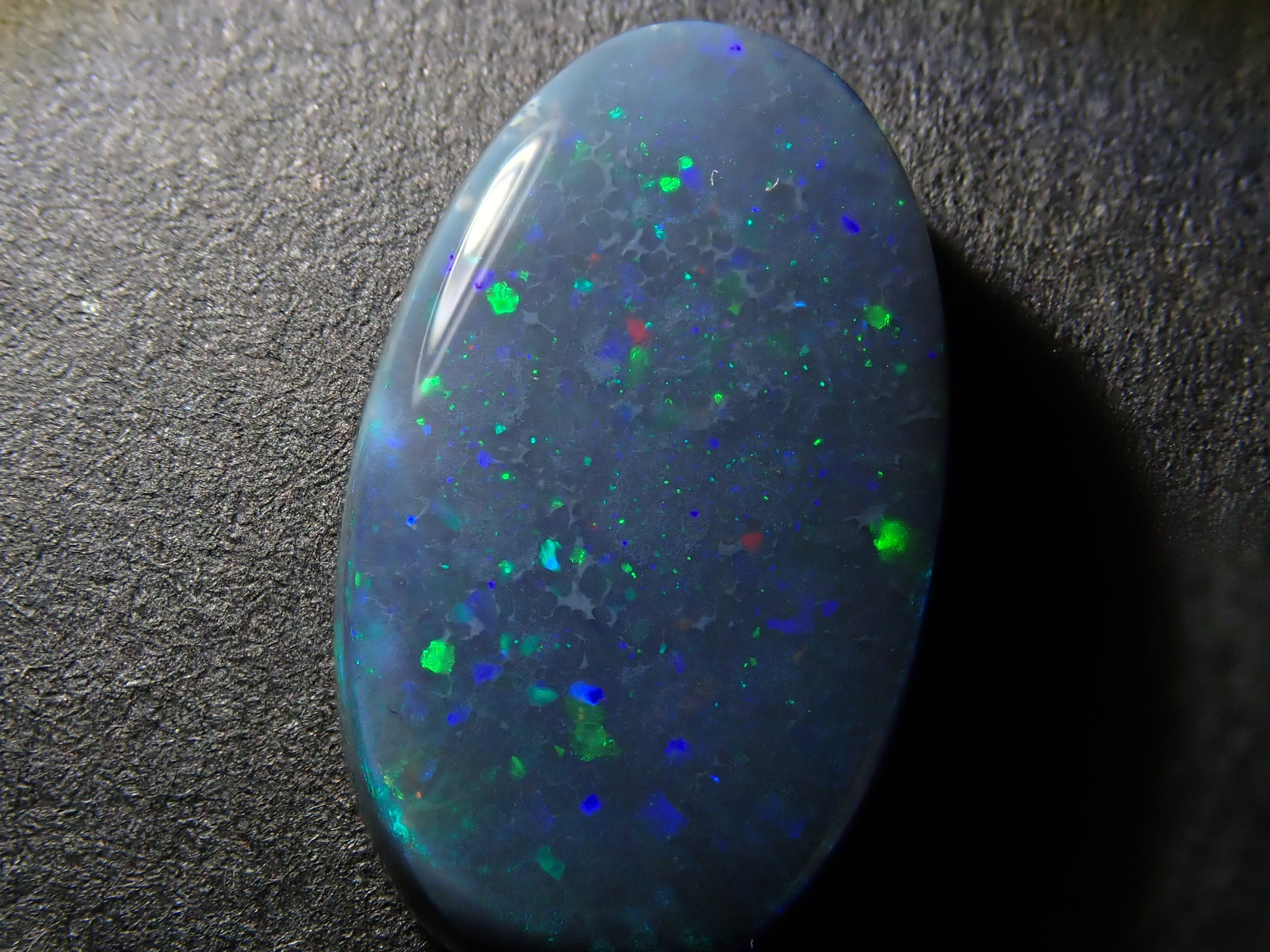 【1/17 22時販売】オーストラリア産ブラックオパール 3.583ctルース(両面タイプ)