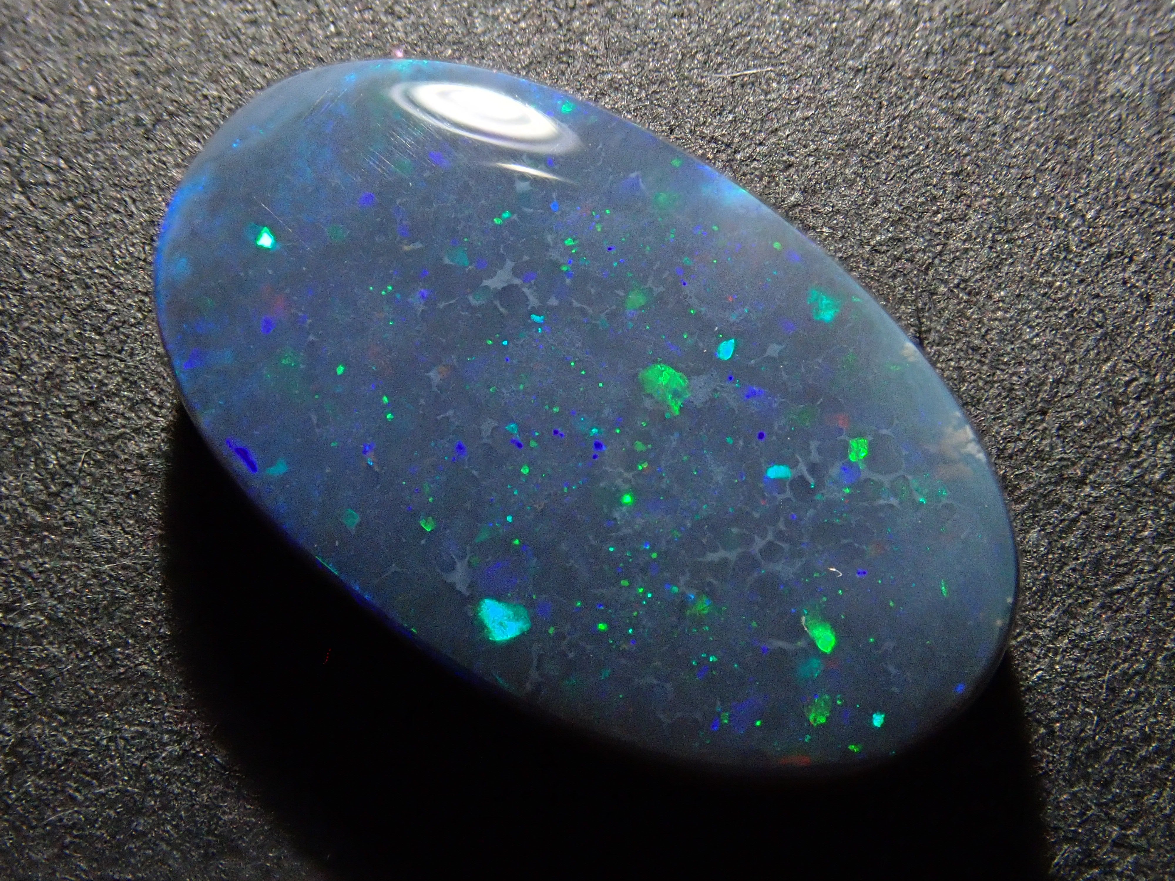 【1/17 22時販売】オーストラリア産ブラックオパール 3.583ctルース(両面タイプ)