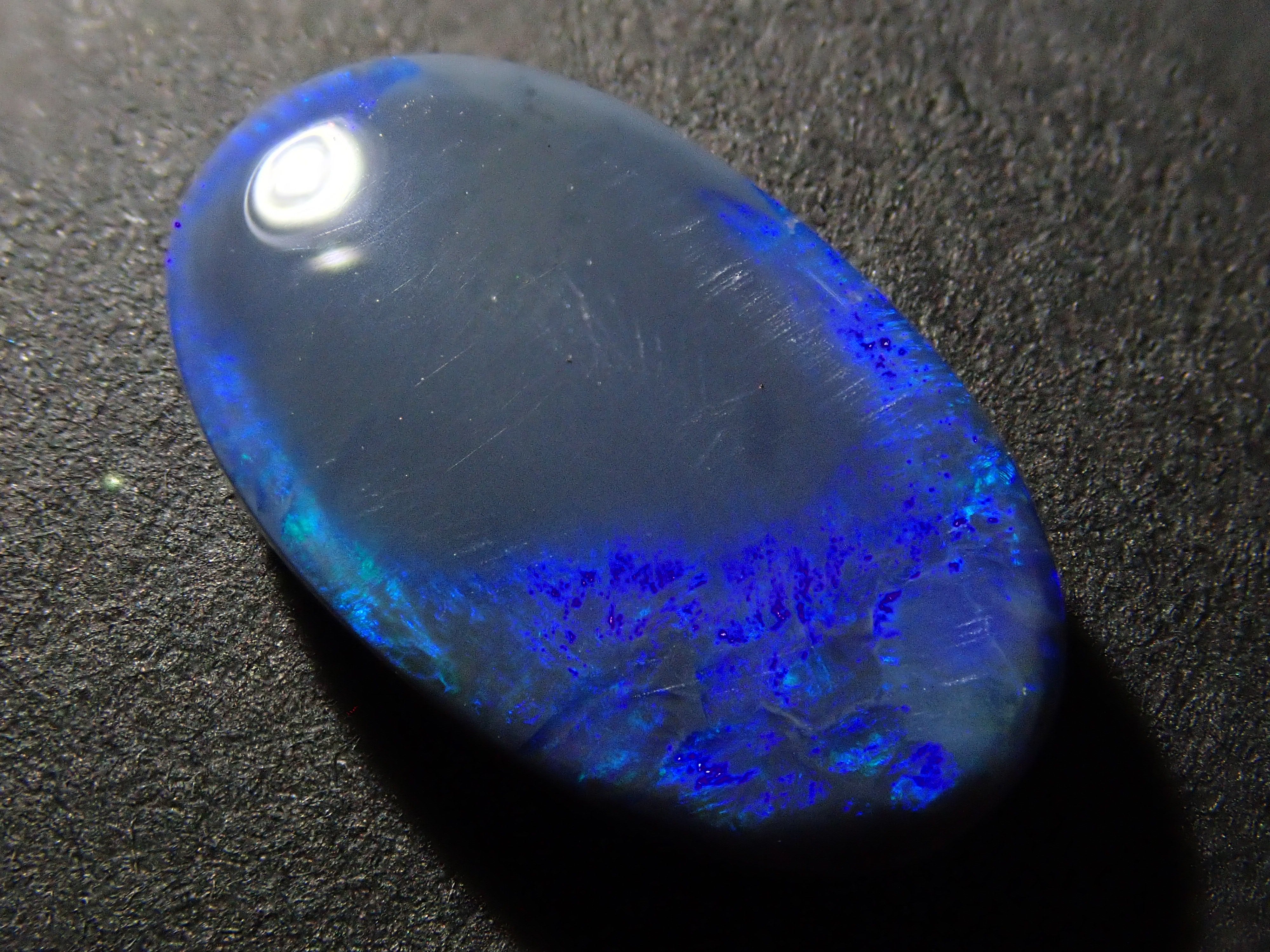 【1/17 22時販売】オーストラリア産ブラックオパール 3.583ctルース(両面タイプ)