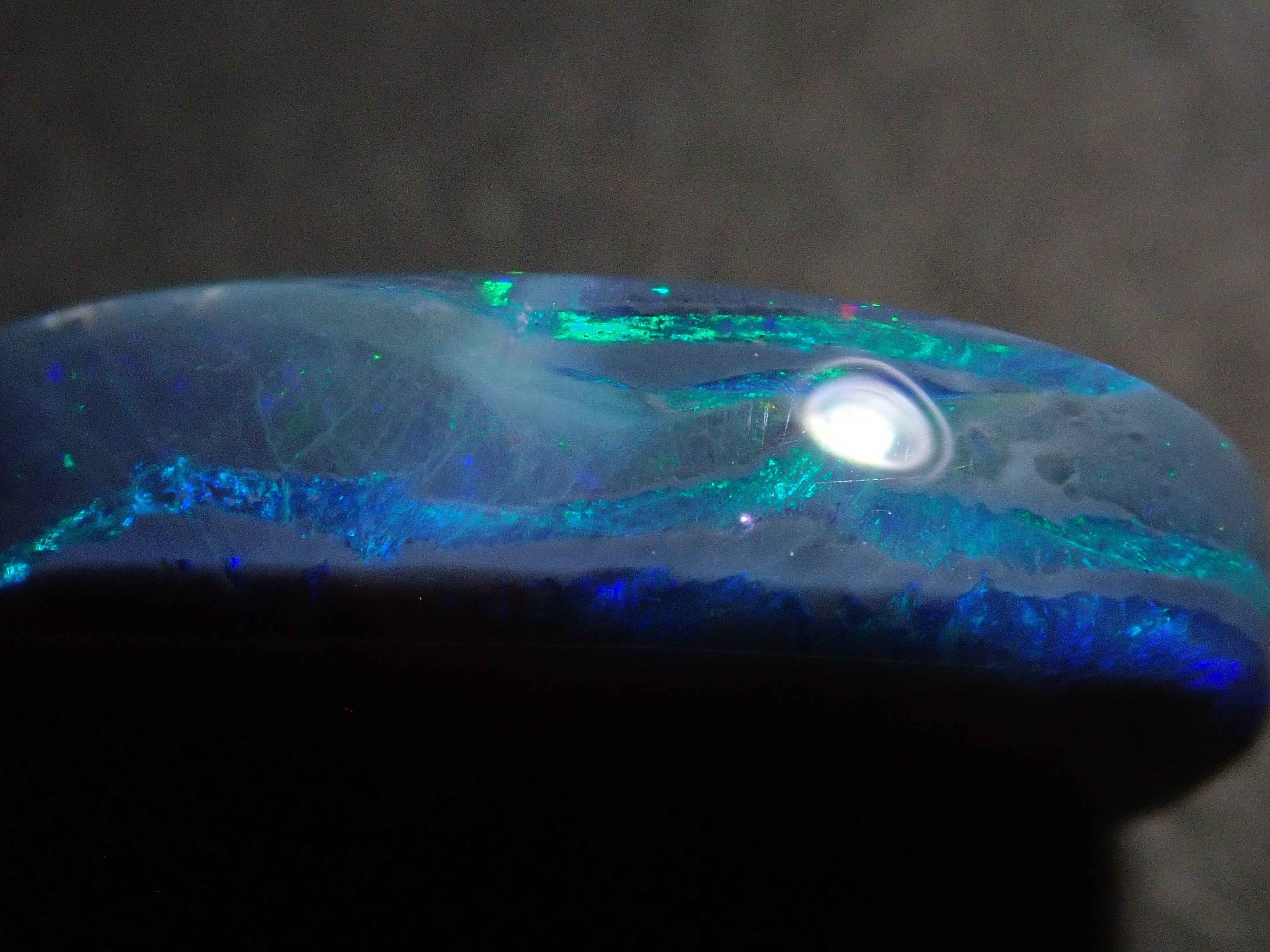 【1/17 22時販売】オーストラリア産ブラックオパール 3.583ctルース(両面タイプ)