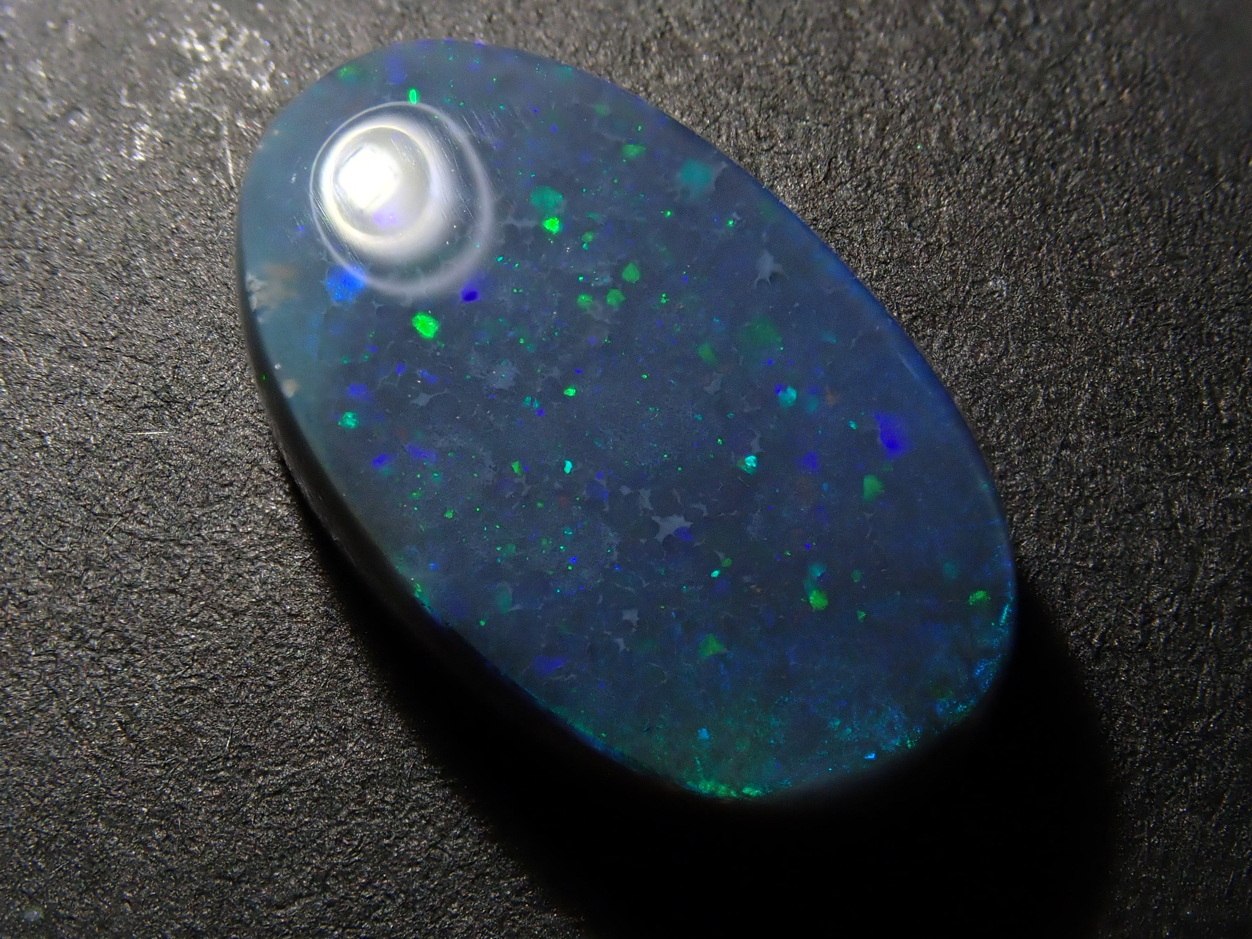 【1/17 22時販売】オーストラリア産ブラックオパール 3.583ctルース(両面タイプ)