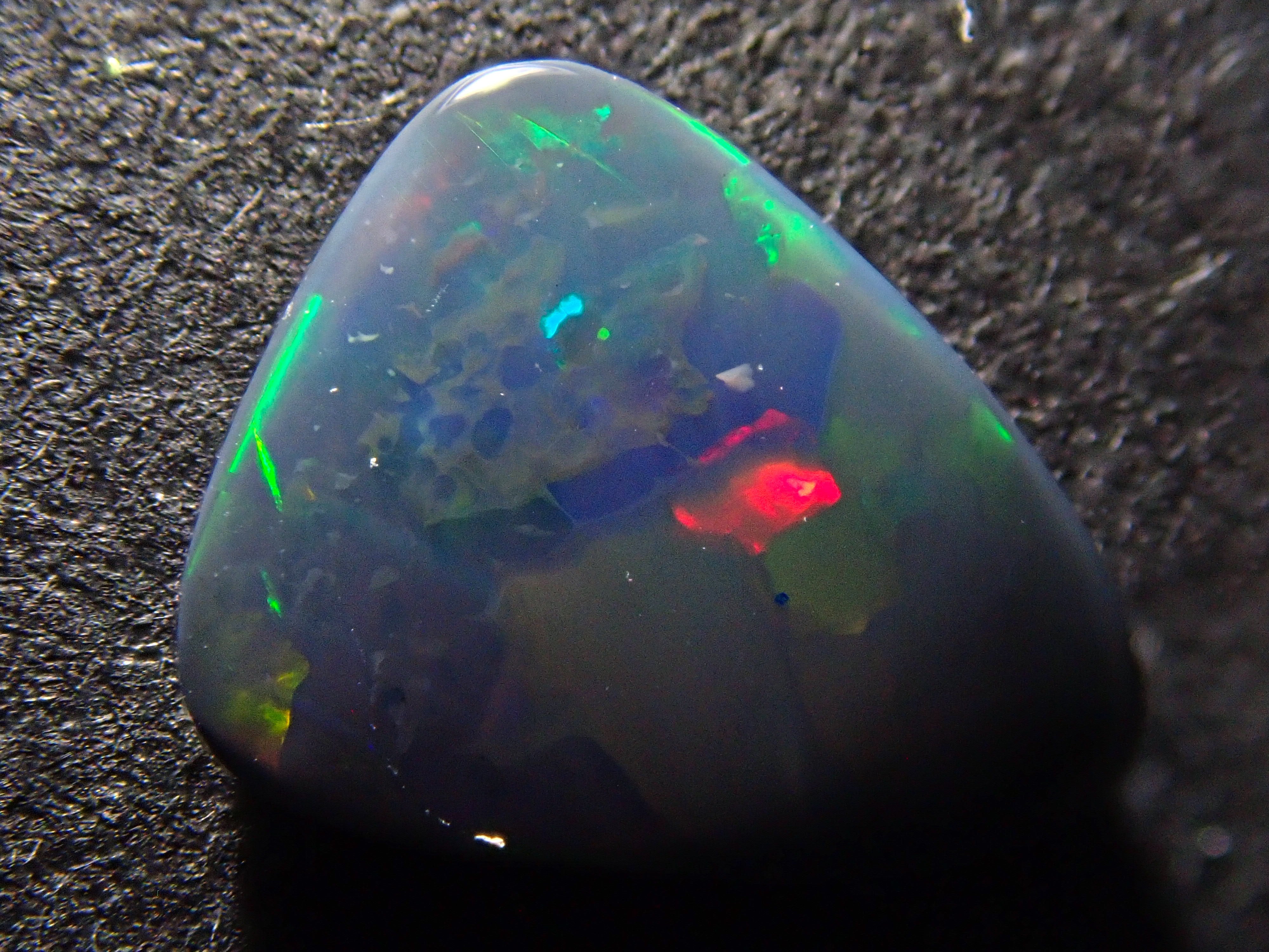 【1/17 22時販売】オーストラリア産ブラックオパール 0.758ctルース