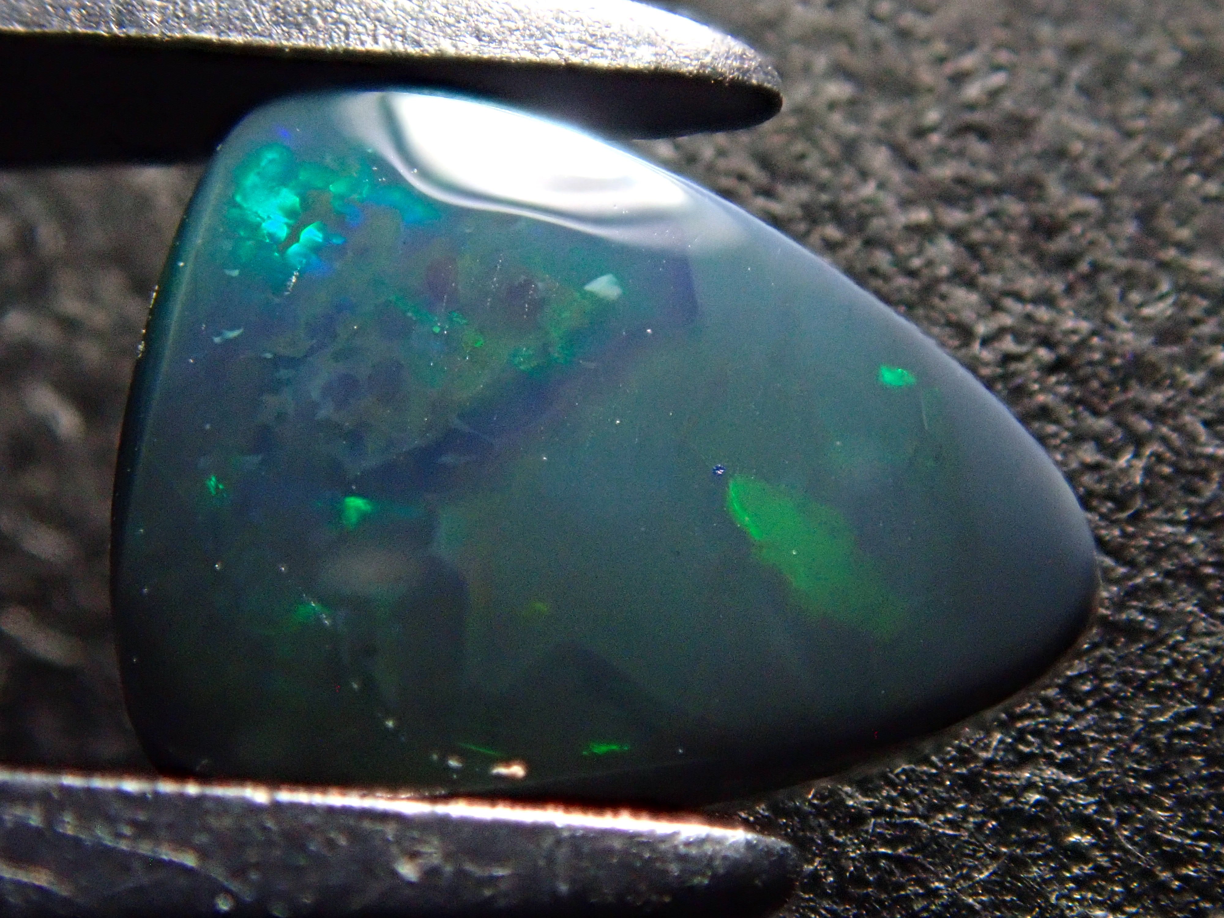 【1/17 22時販売】オーストラリア産ブラックオパール 0.758ctルース