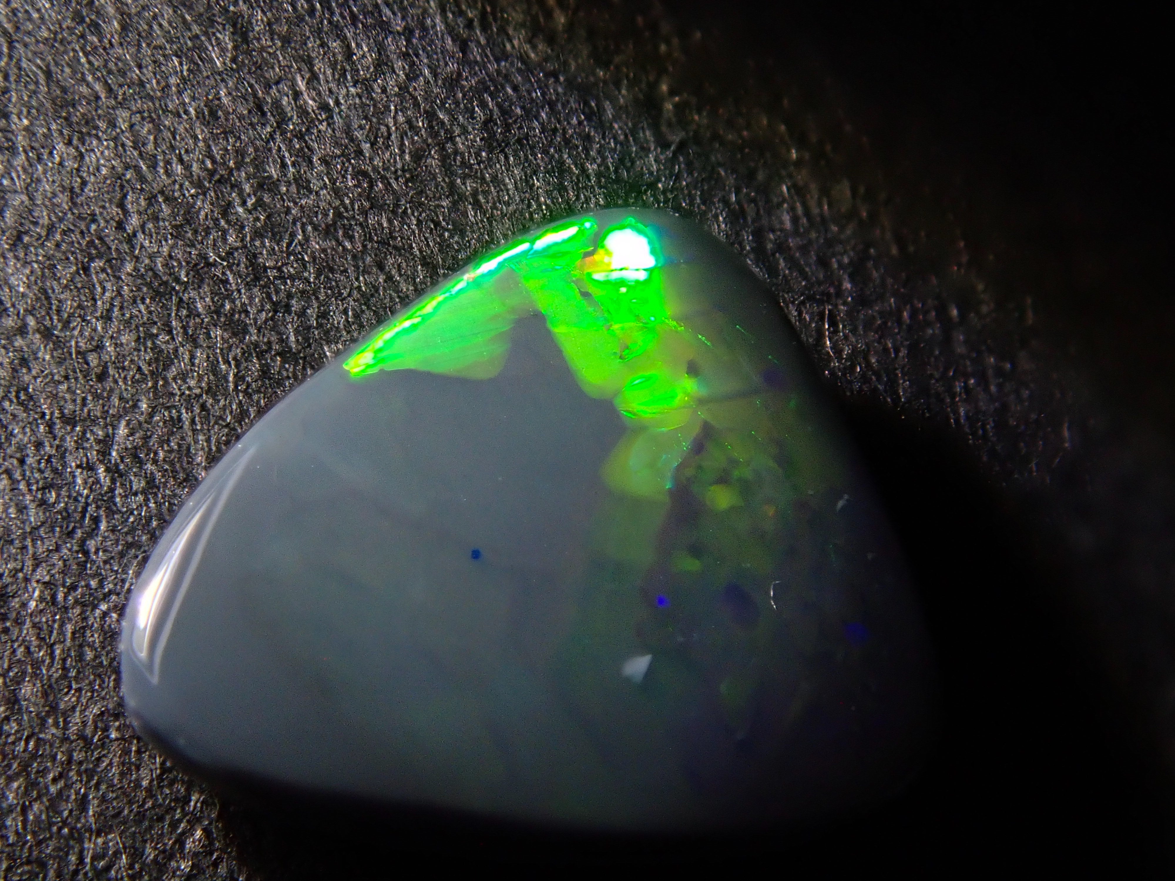 【1/17 22時販売】オーストラリア産ブラックオパール 0.758ctルース