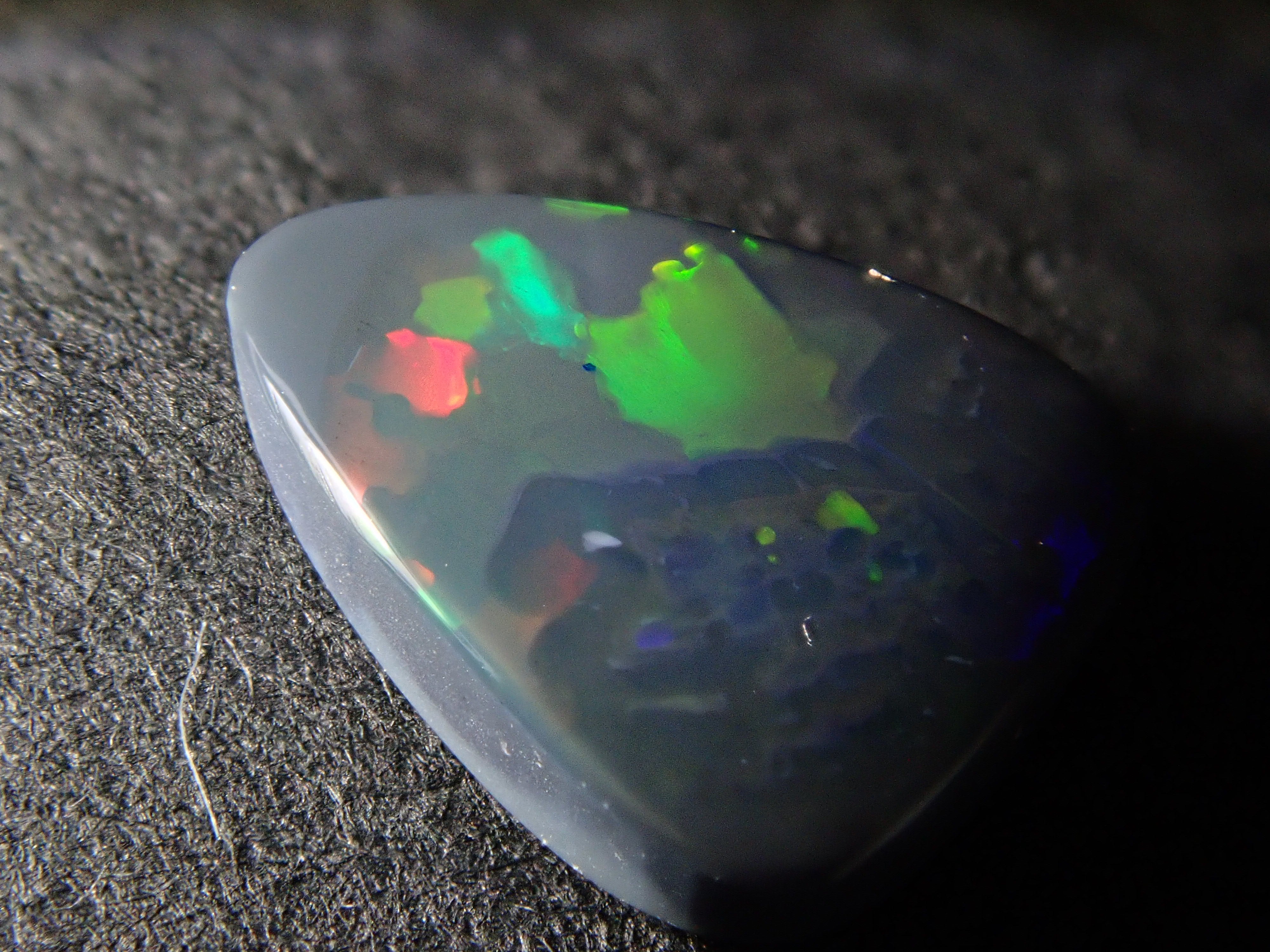 【1/17 22時販売】オーストラリア産ブラックオパール 0.758ctルース