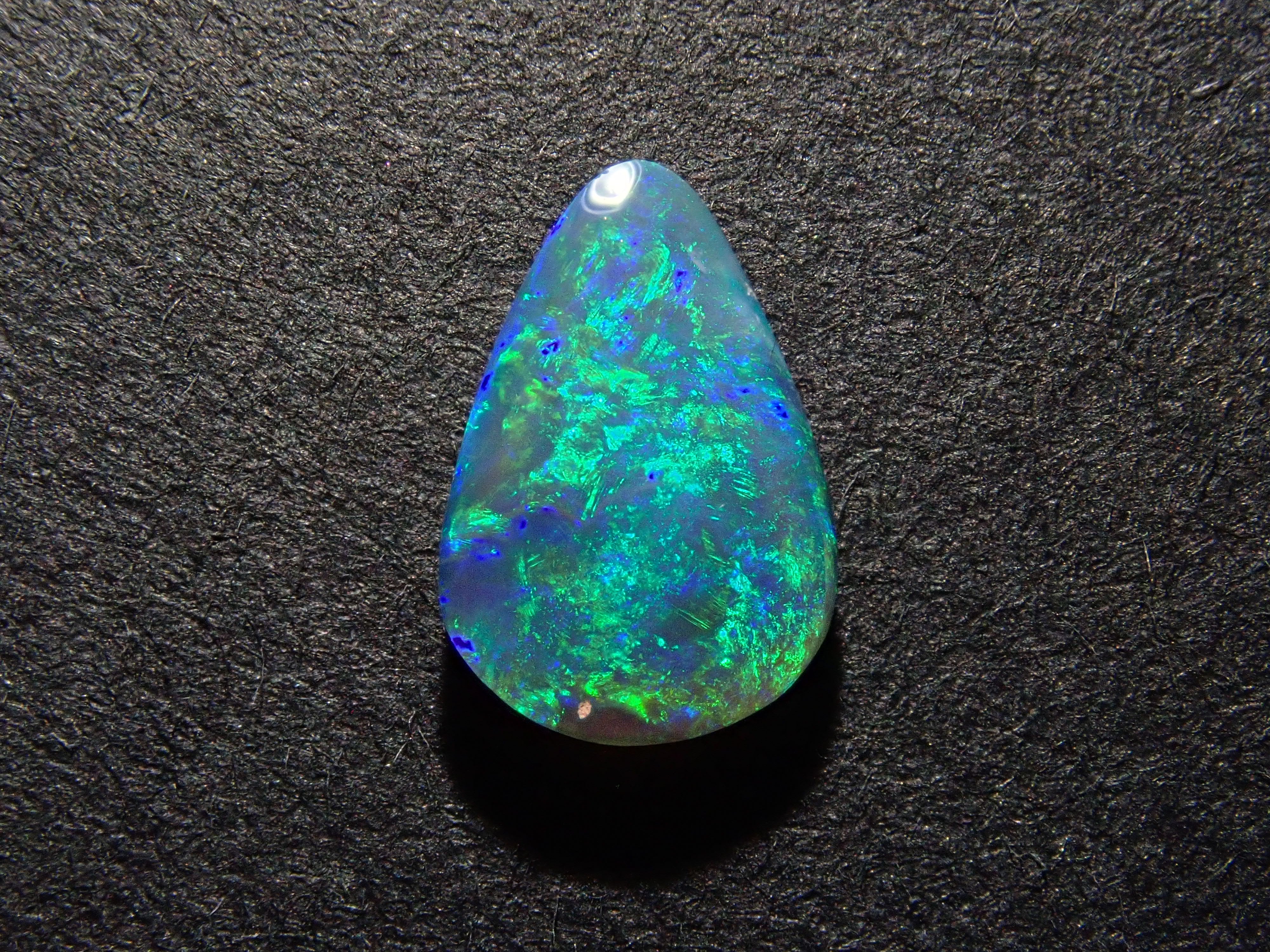 【1月17日晚10點開售】澳洲黑歐泊 0.435克拉 散裝