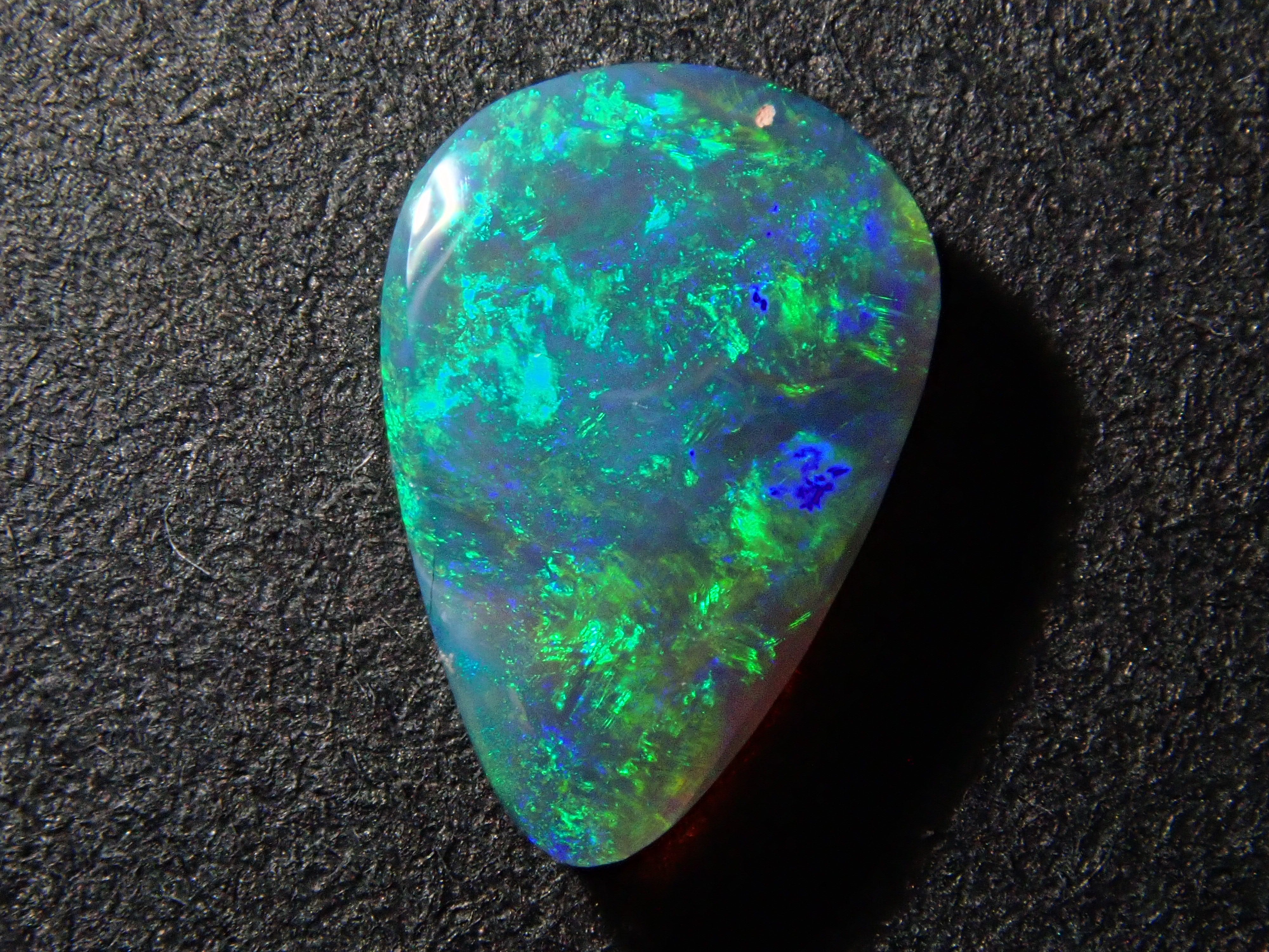 【1月17日晚10點開售】澳洲黑歐泊 0.435克拉 散裝