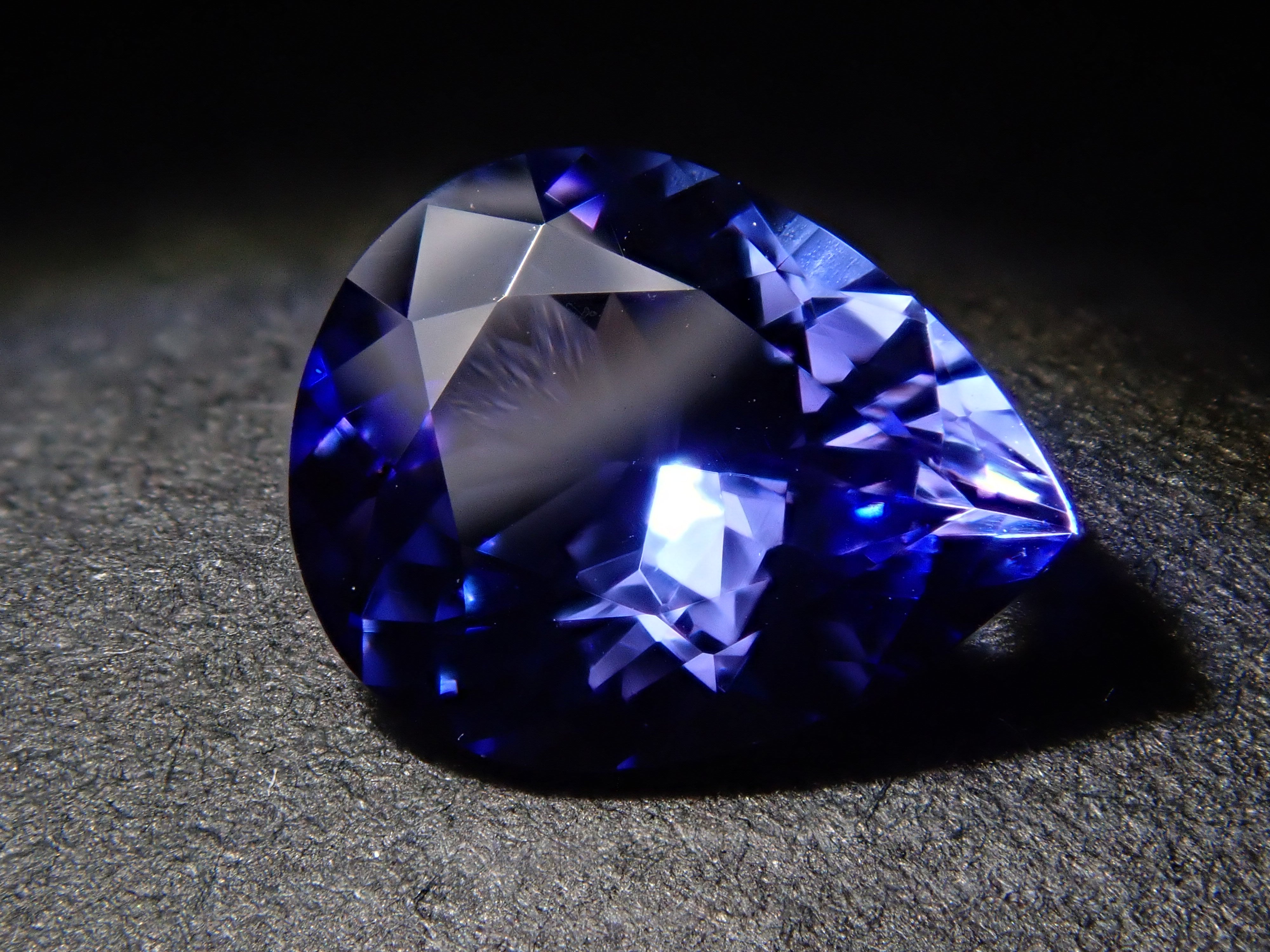 【1月21日晚間10點開賣】坦尚尼亞產坦桑石,0.730克拉裸石