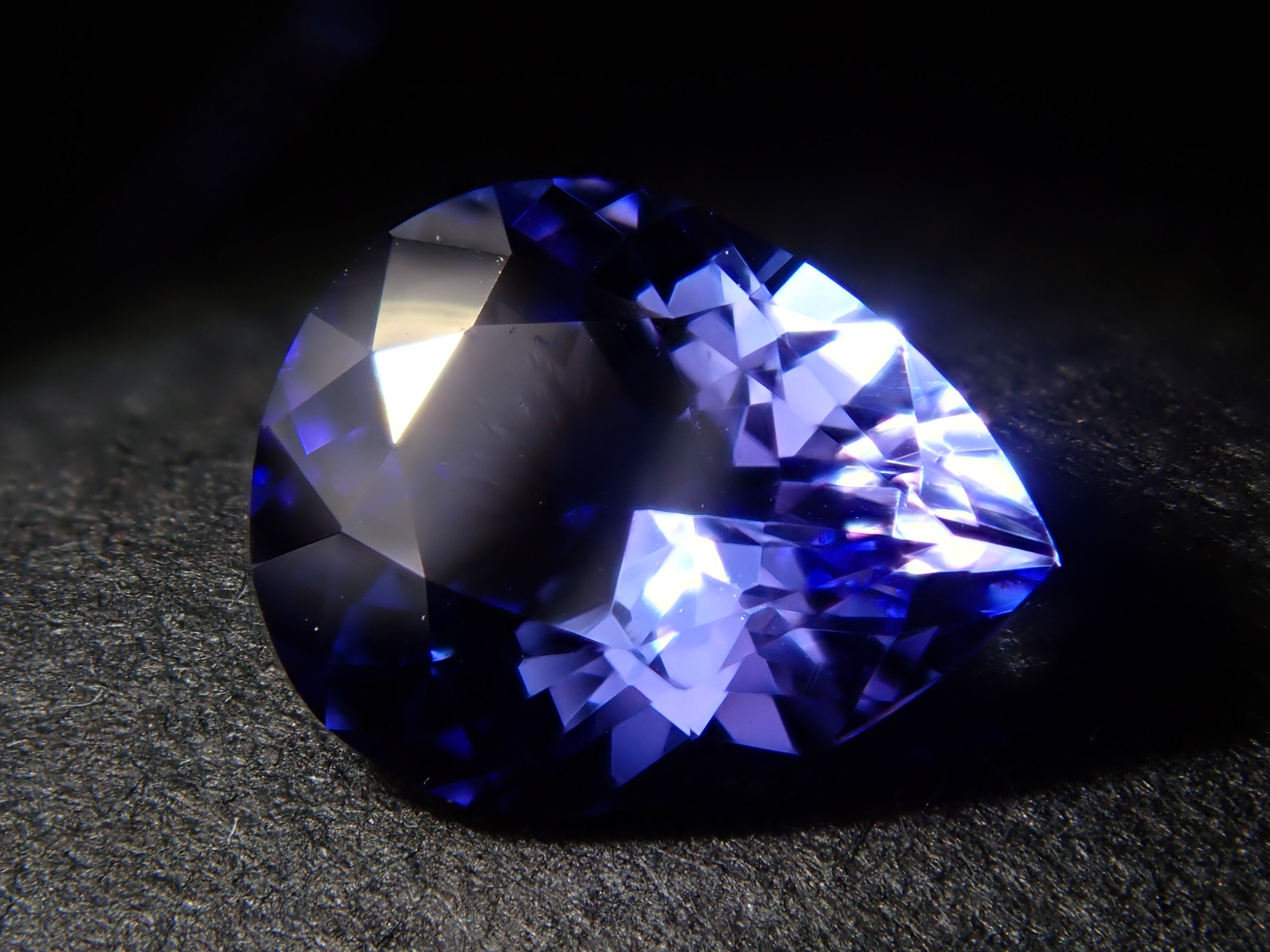 【1月21日晚間10點開賣】坦尚尼亞產坦桑石,0.730克拉裸石