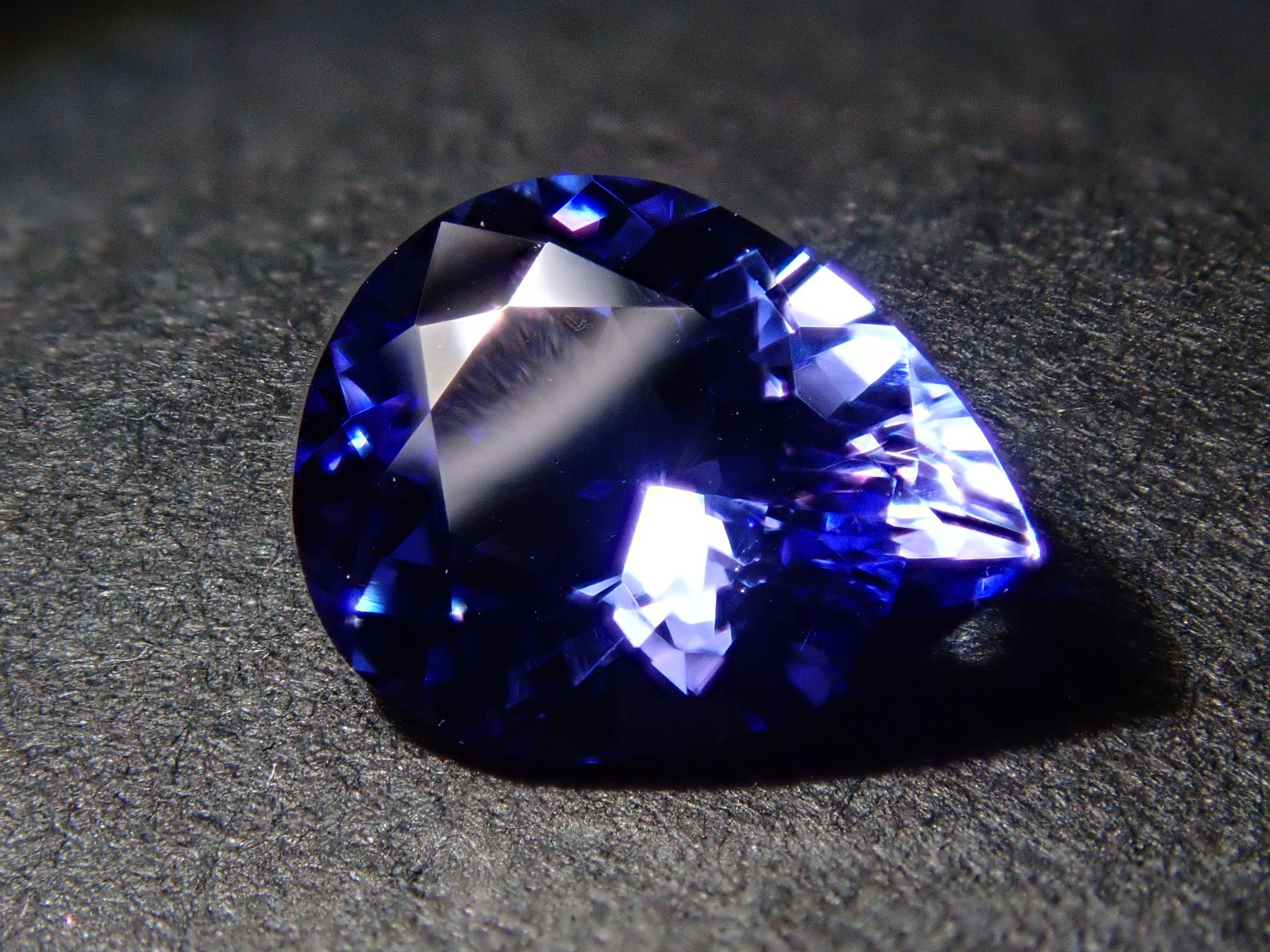 【1月21日晚間10點開賣】坦尚尼亞產坦桑石,0.730克拉裸石