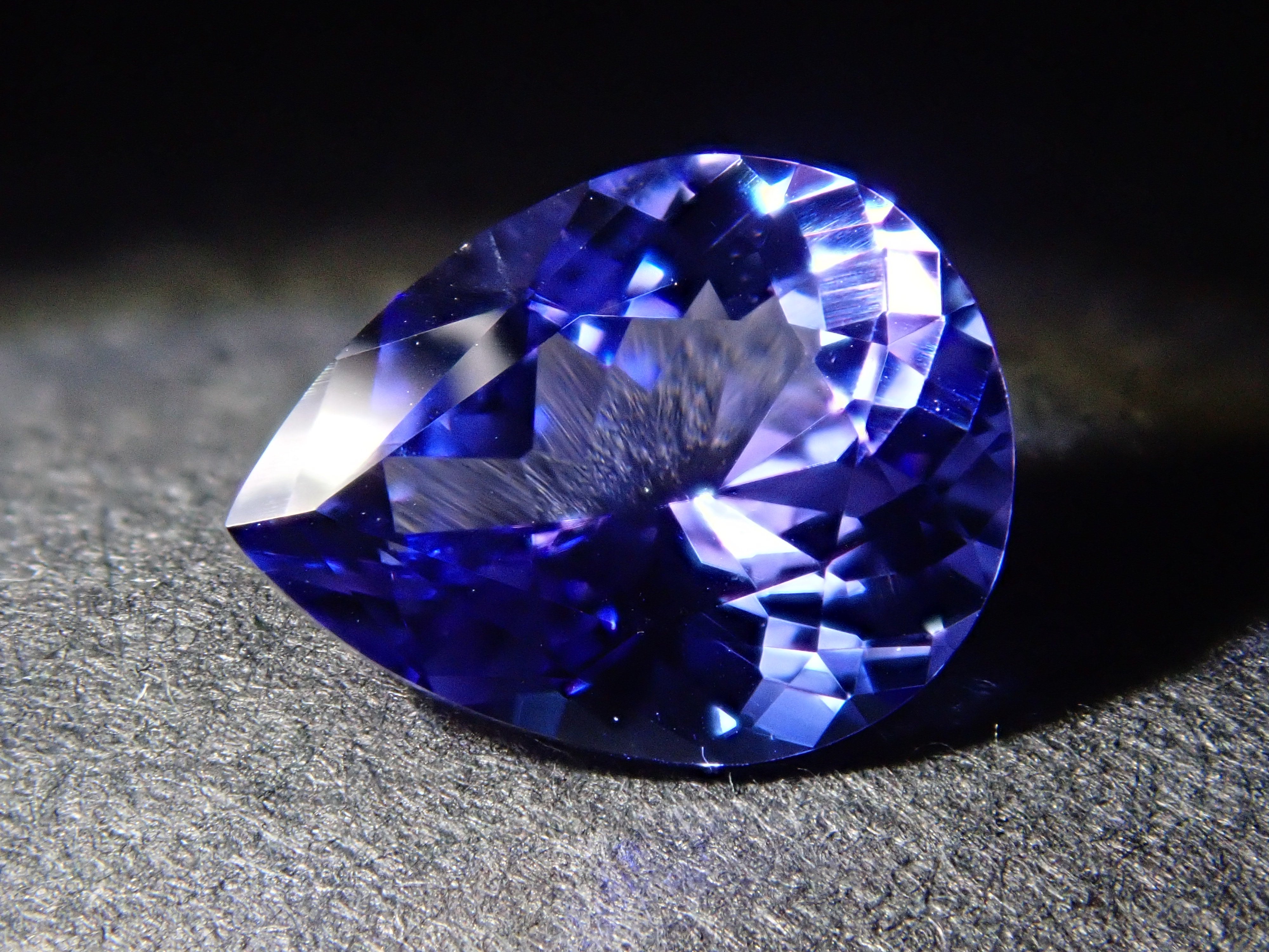 【1月21日晚間10點開賣】坦尚尼亞產坦桑石,0.730克拉裸石