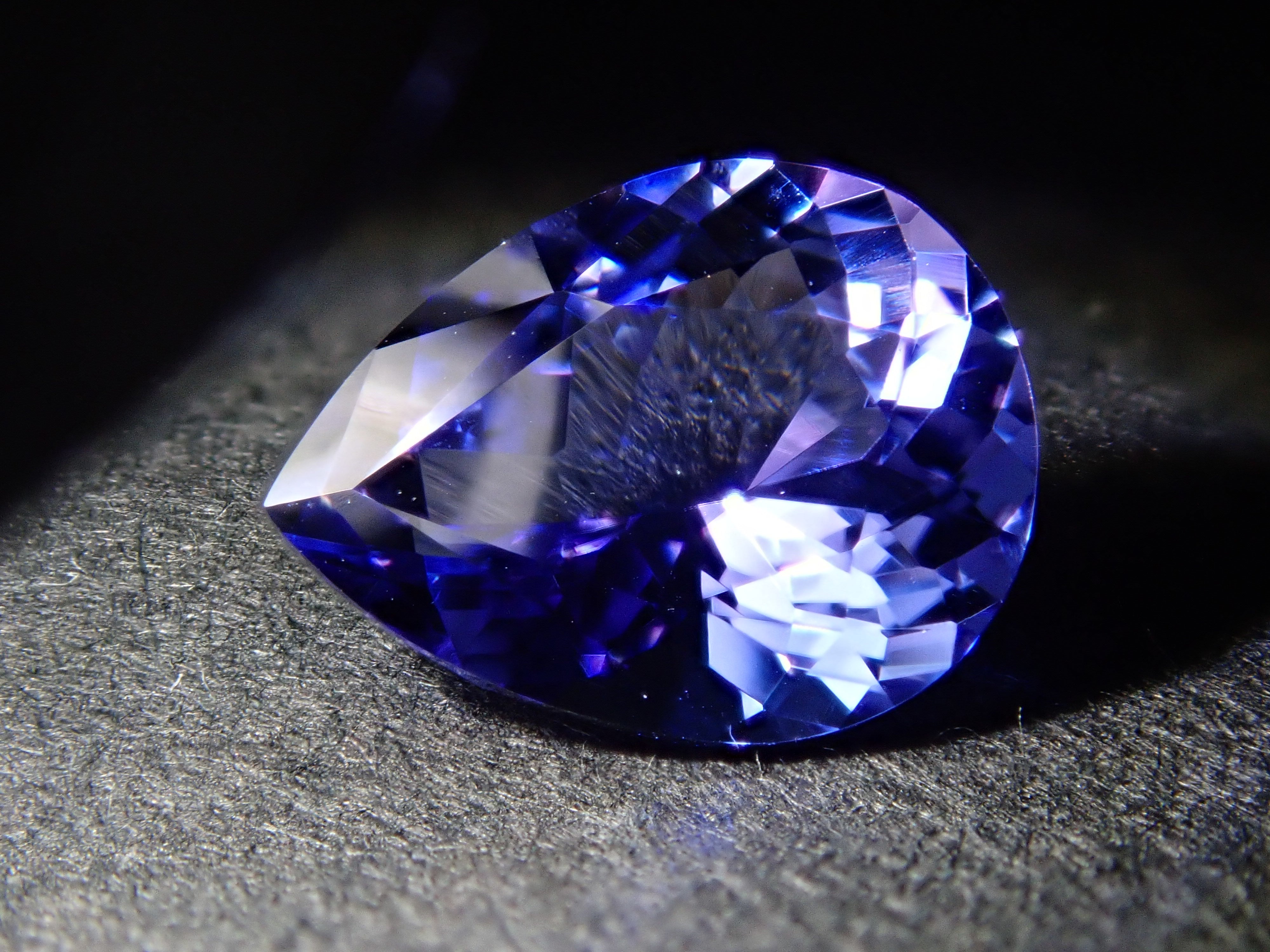 【1月21日晚間10點開賣】坦尚尼亞產坦桑石,0.730克拉裸石