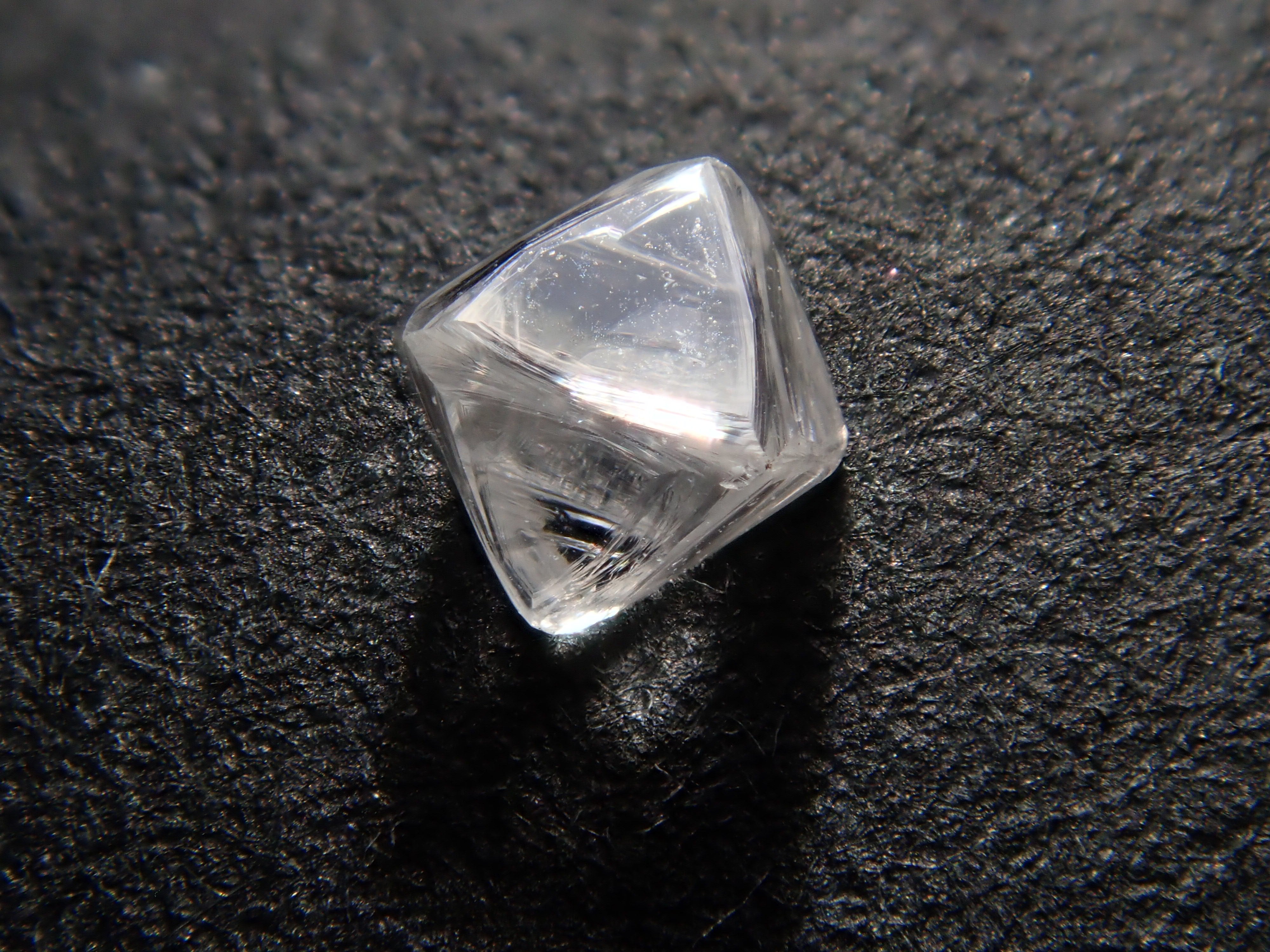 【1/25 22時販売】カナダ産ダイヤモンド原石(ソーヤブル) 0.103ct原石