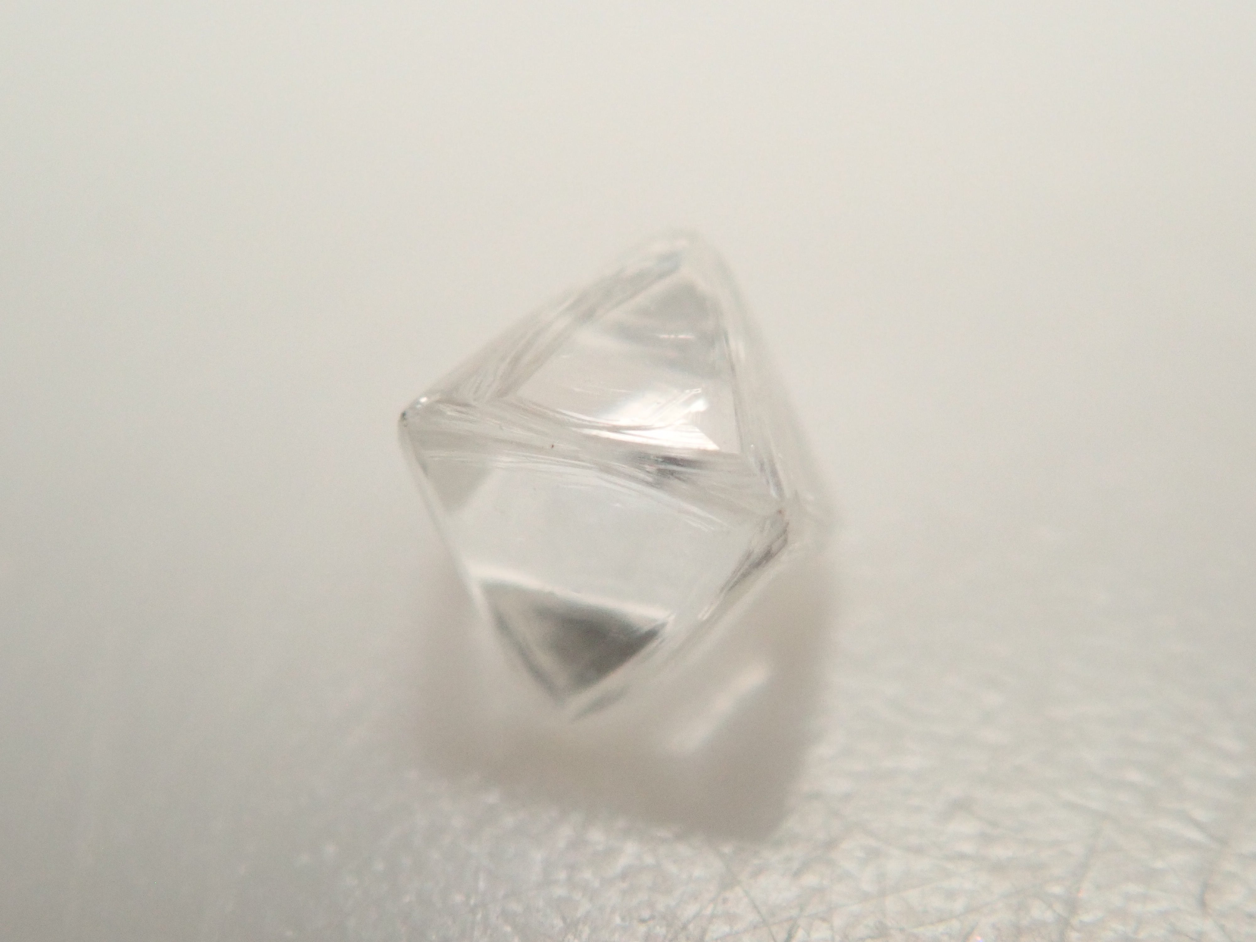 【1/25 22時販売】カナダ産ダイヤモンド原石(ソーヤブル) 0.103ct原石