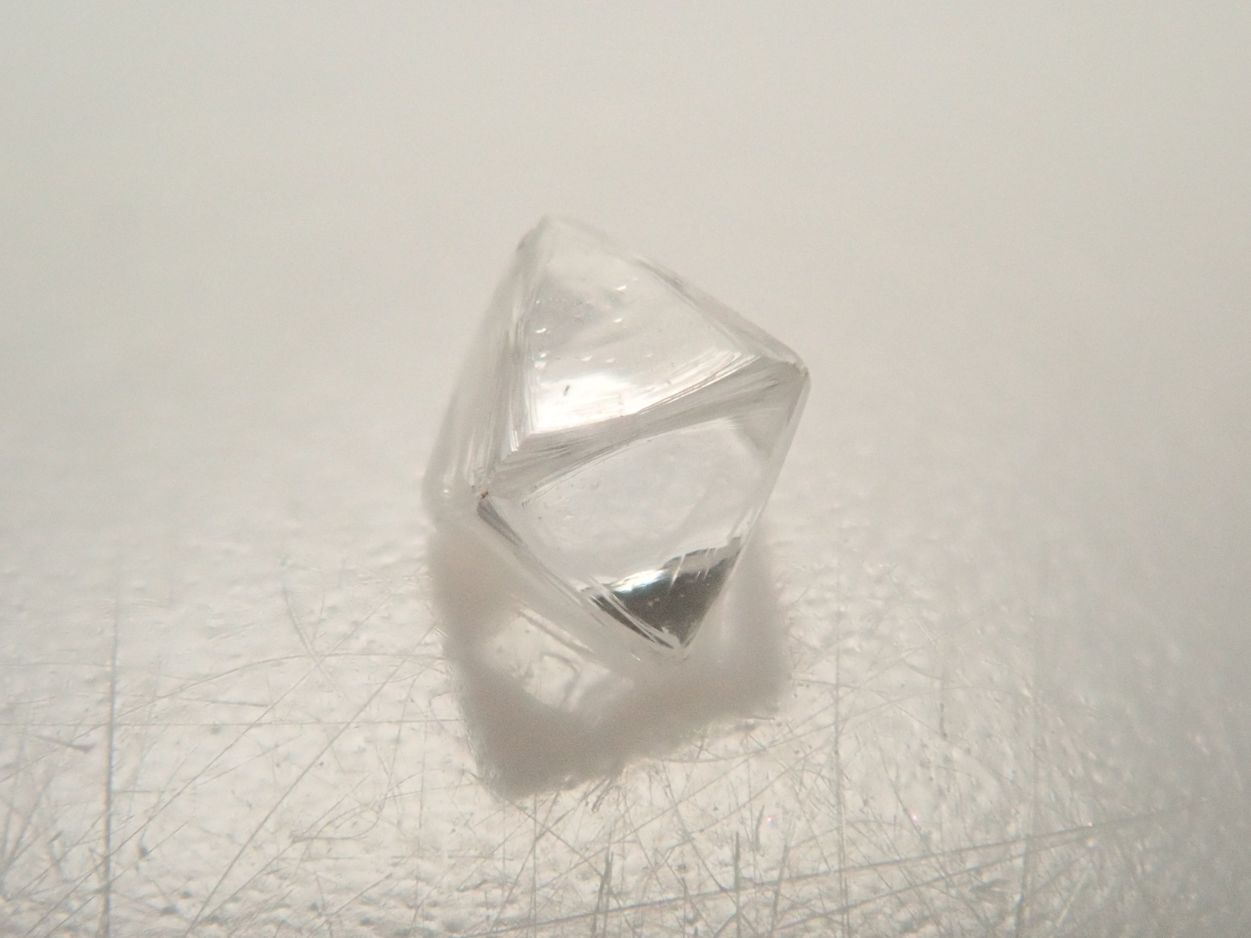 【1/25 22時販売】カナダ産ダイヤモンド原石(ソーヤブル) 0.103ct原石