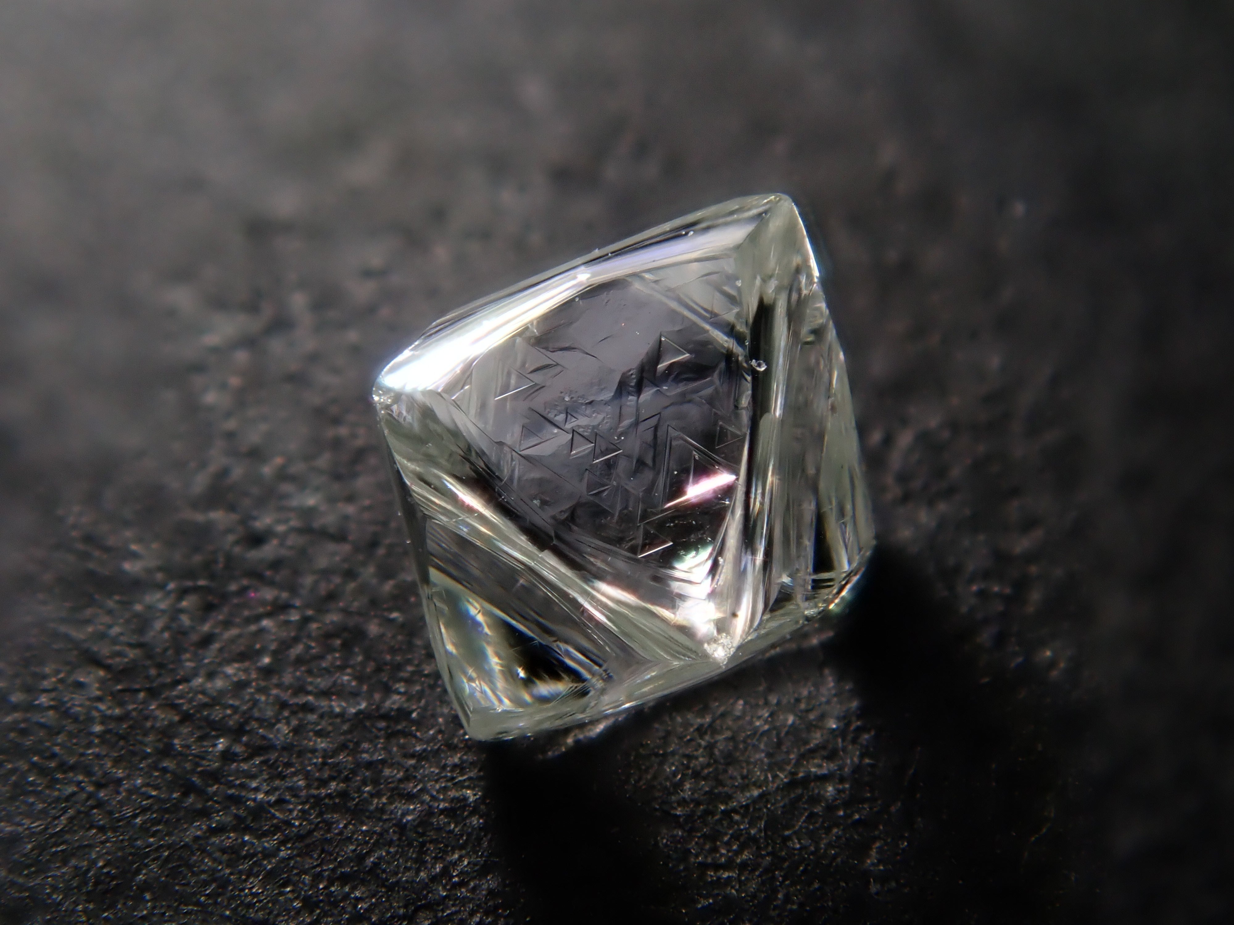 【2/8 22時販売】カナダ産グリーンダイヤモンド原石(ソーヤブル) 0.338ct原石(トライゴン有り)