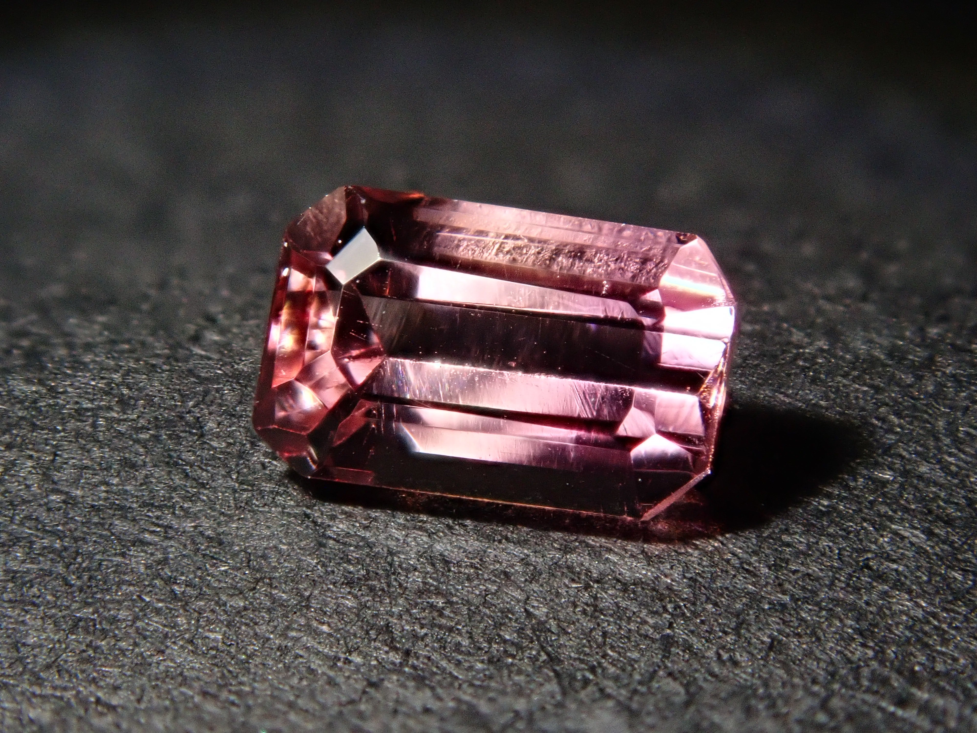 巴西未經加熱處理的粉紅帝王托帕石(雪莉粉)0.438克拉裸石