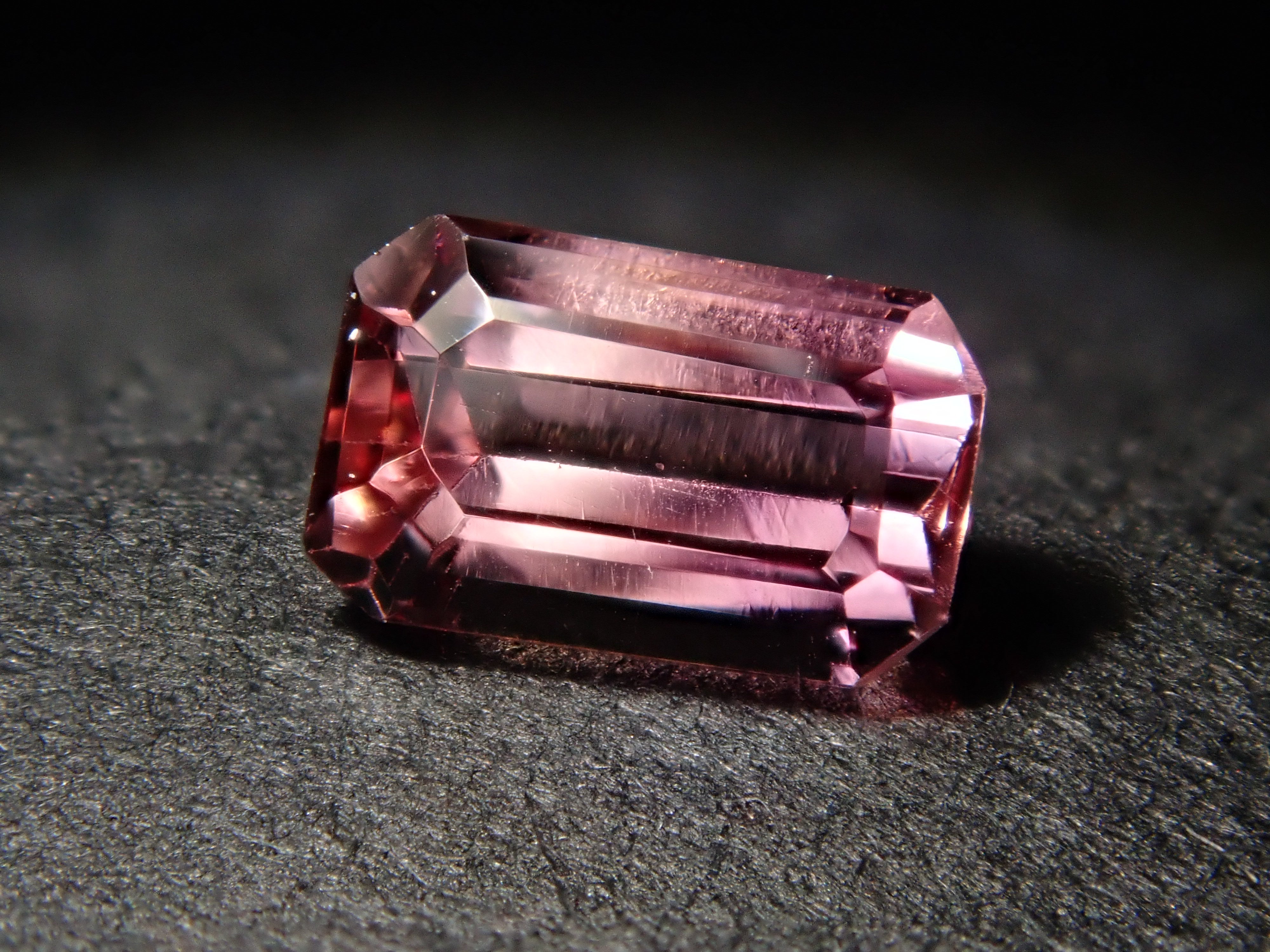 巴西未經加熱處理的粉紅帝王托帕石(雪莉粉)0.438克拉裸石