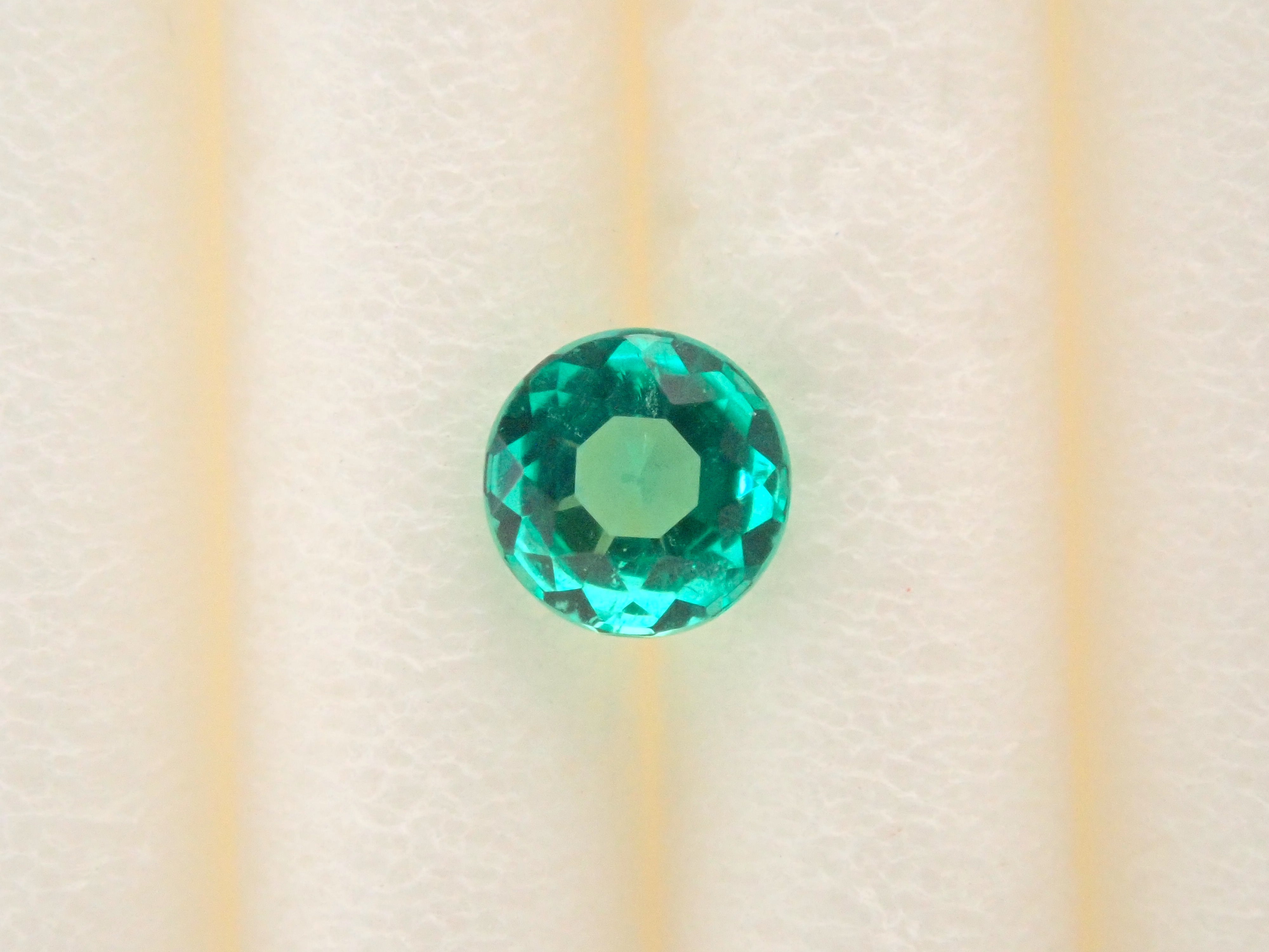 【2/7 22時販売】コロンビア産ノンオイルエメラルド(NONE) 2.8mm/0.070ctルース GIA