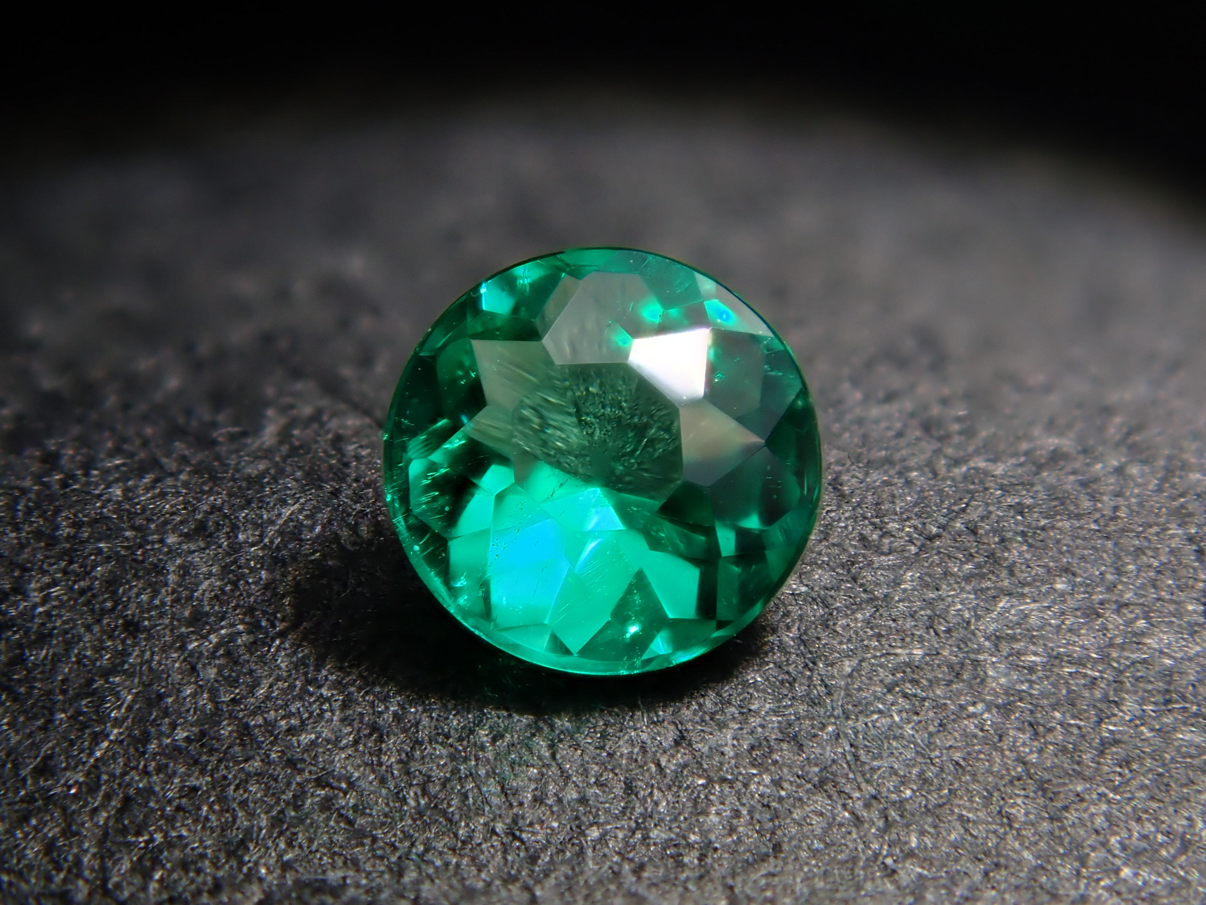 【2/7 22時販売】コロンビア産ノンオイルエメラルド(NONE) 2.8mm/0.070ctルース GIA