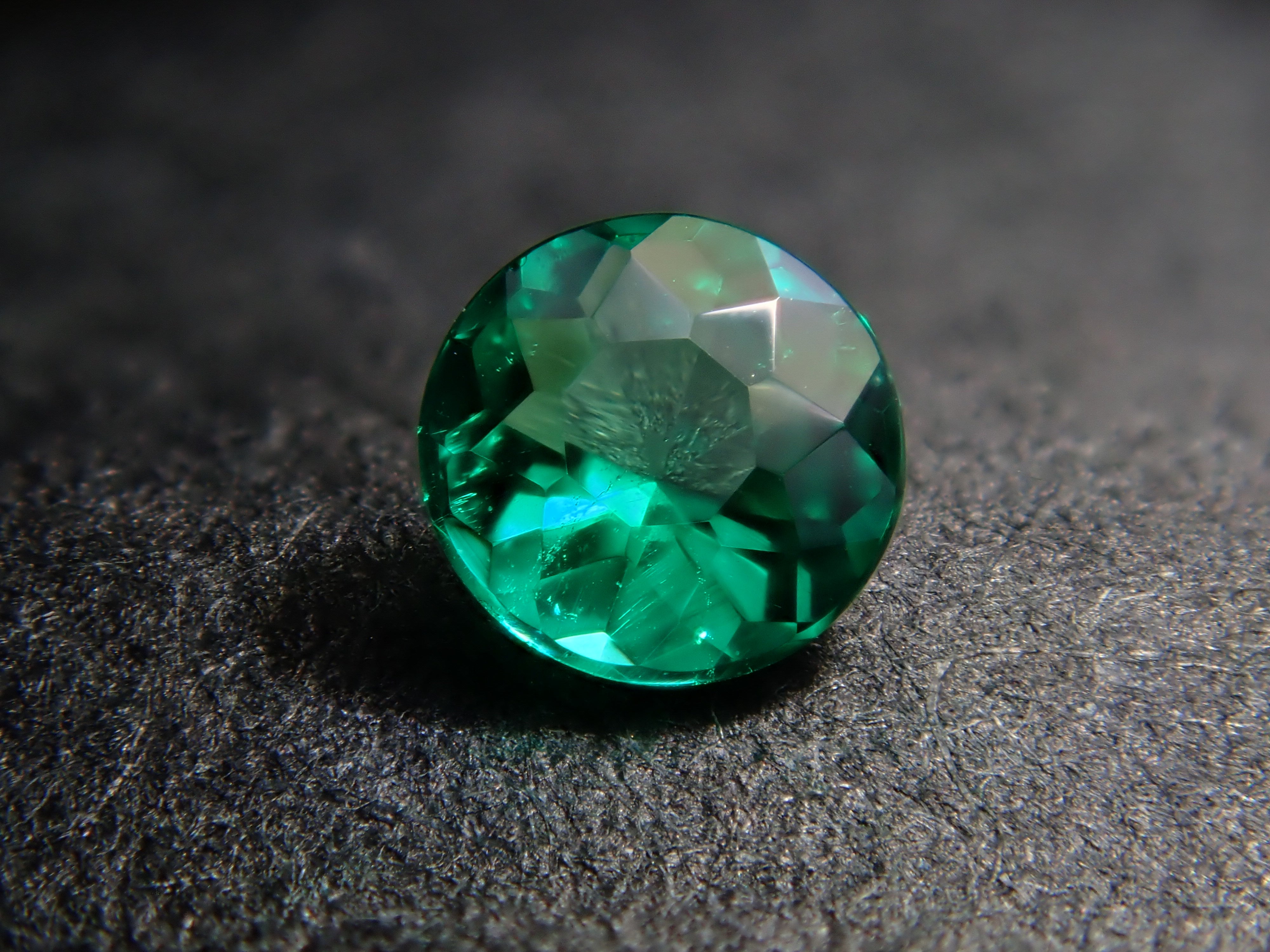 【2/7 22時販売】コロンビア産ノンオイルエメラルド(NONE) 2.8mm/0.070ctルース GIA