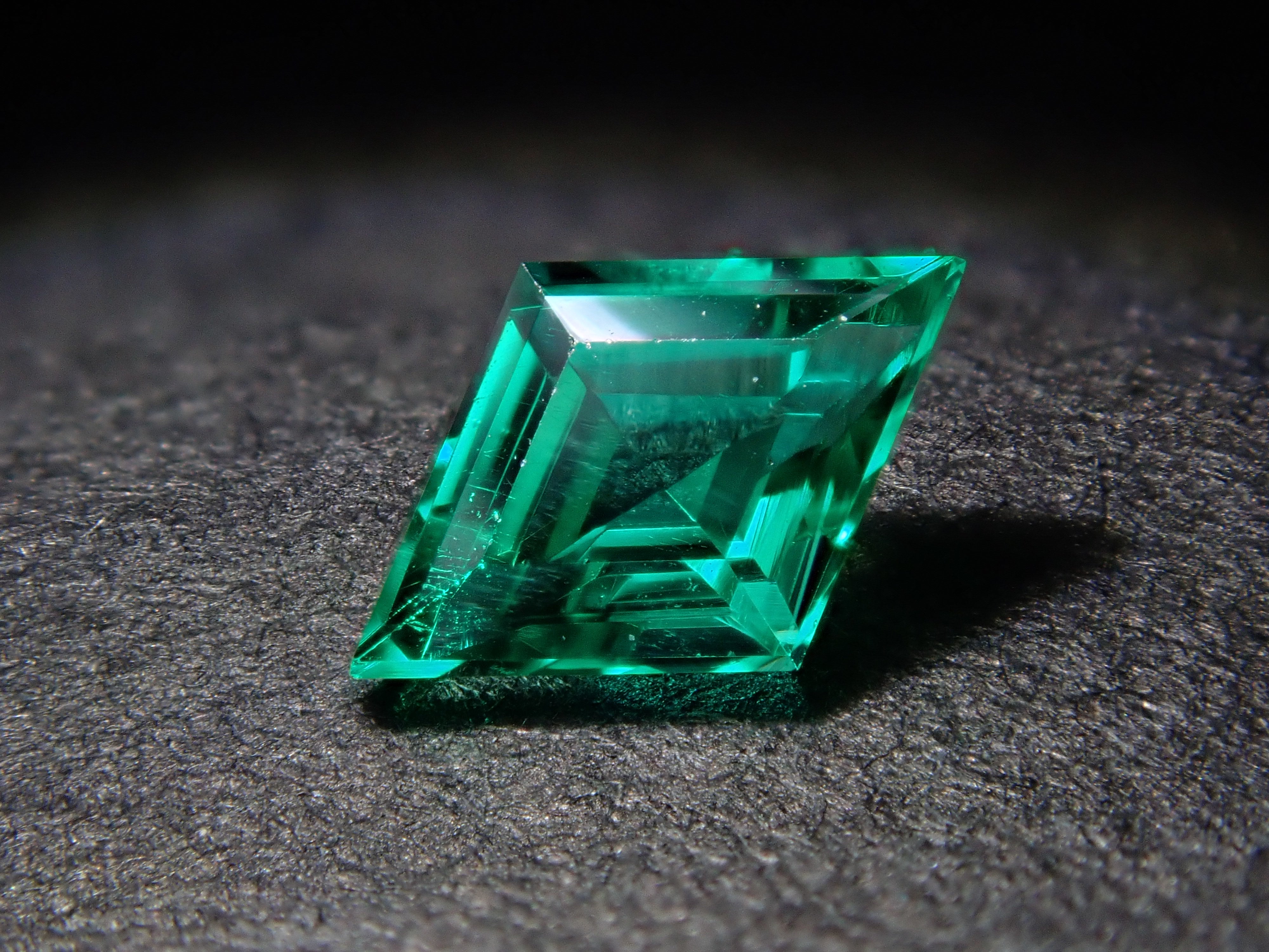 コロンビア産ノンオイルエメラルド 0.17ctルース GIA