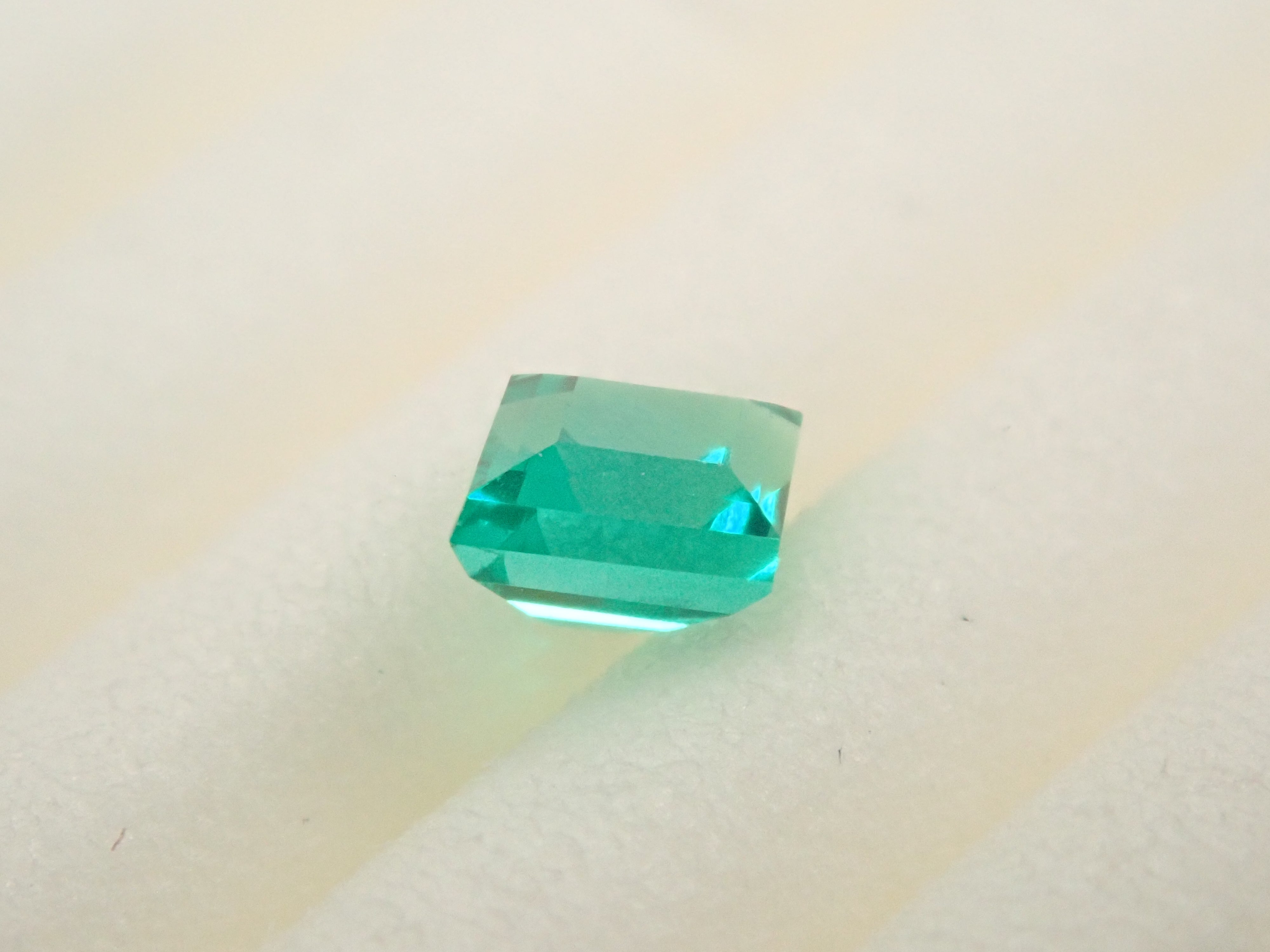 コロンビア産ノンオイルエメラルド 0.17ctルース GIA