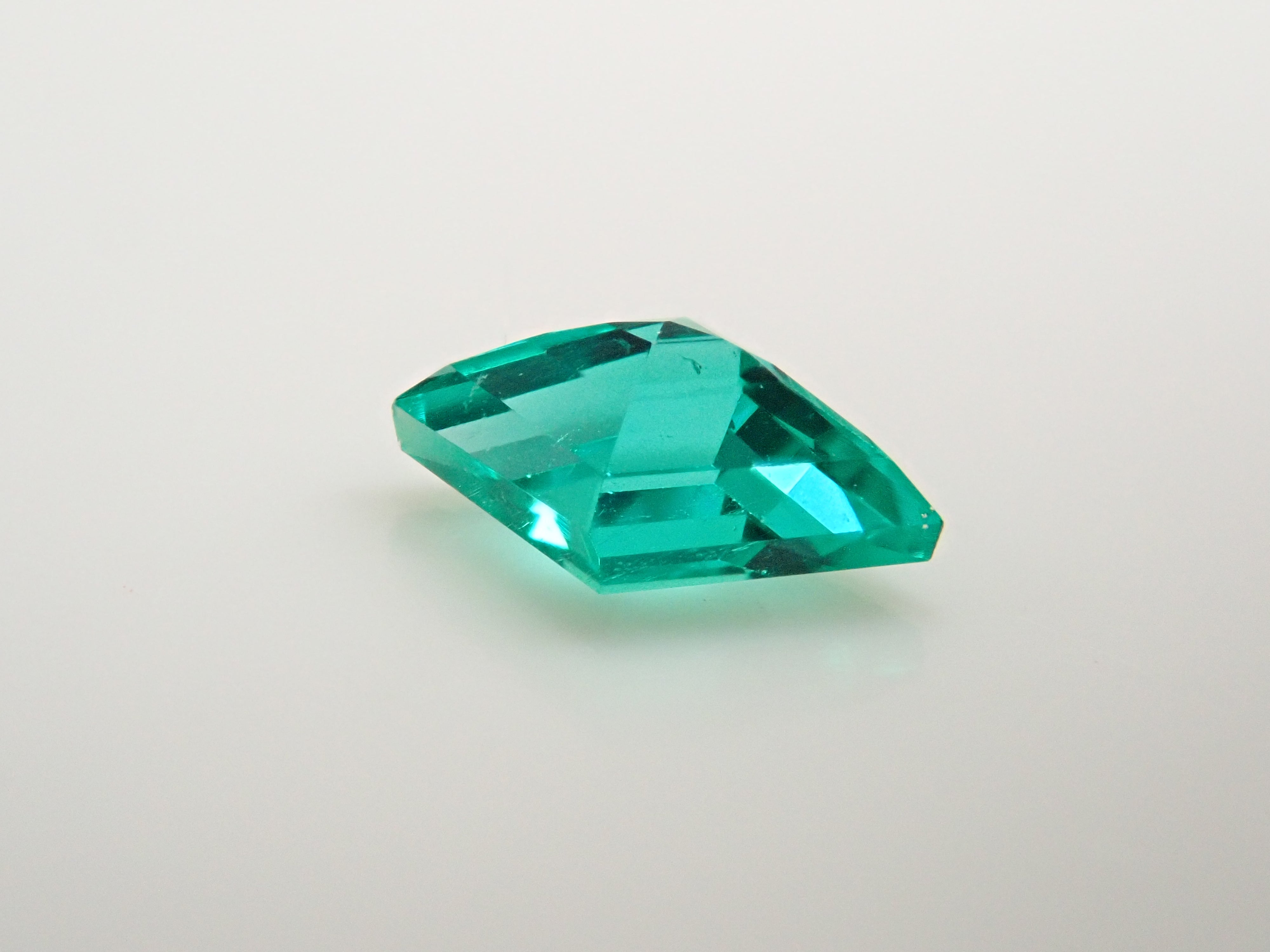 コロンビア産ノンオイルエメラルド 0.17ctルース GIA