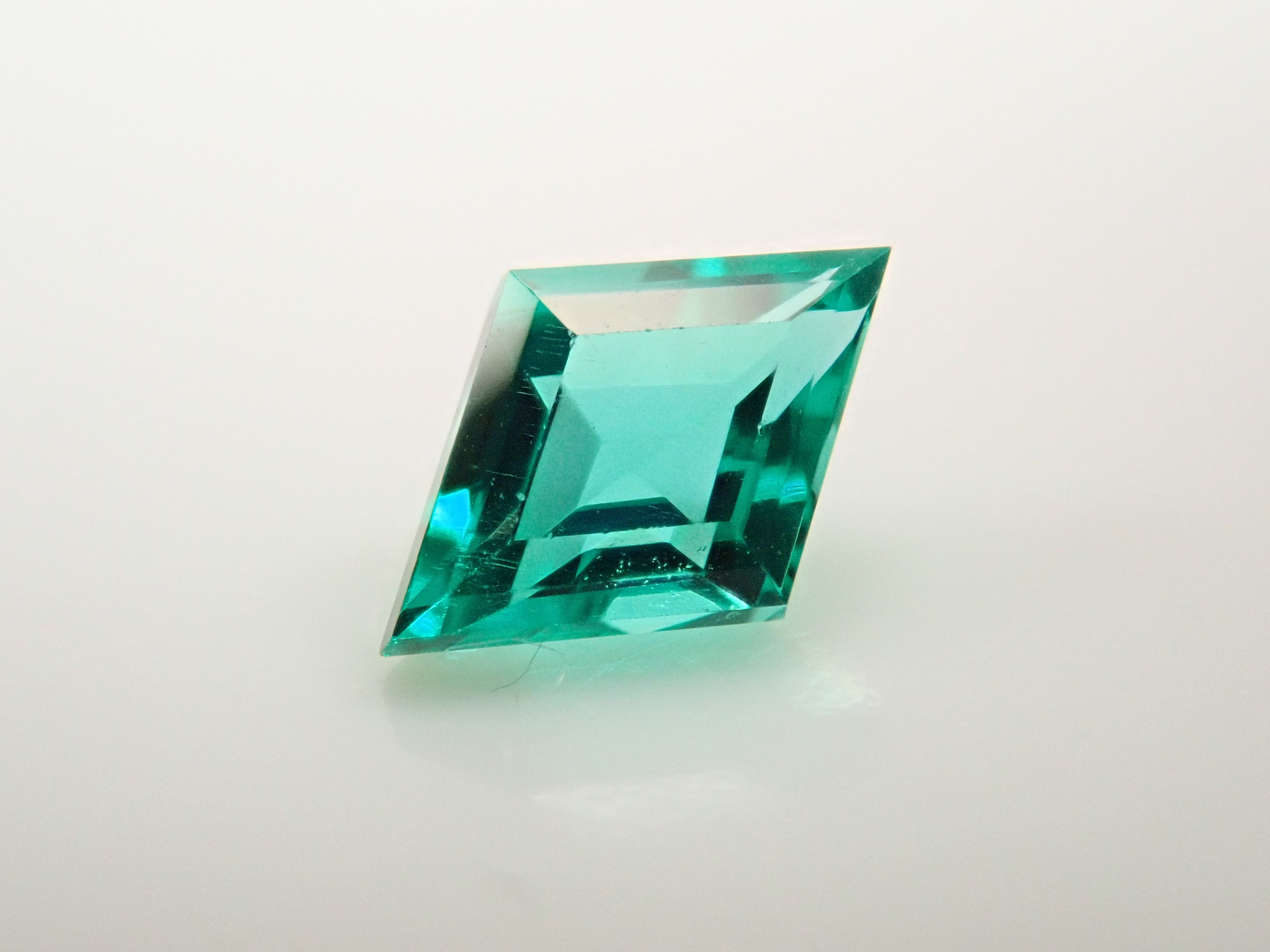 コロンビア産ノンオイルエメラルド 0.17ctルース GIA