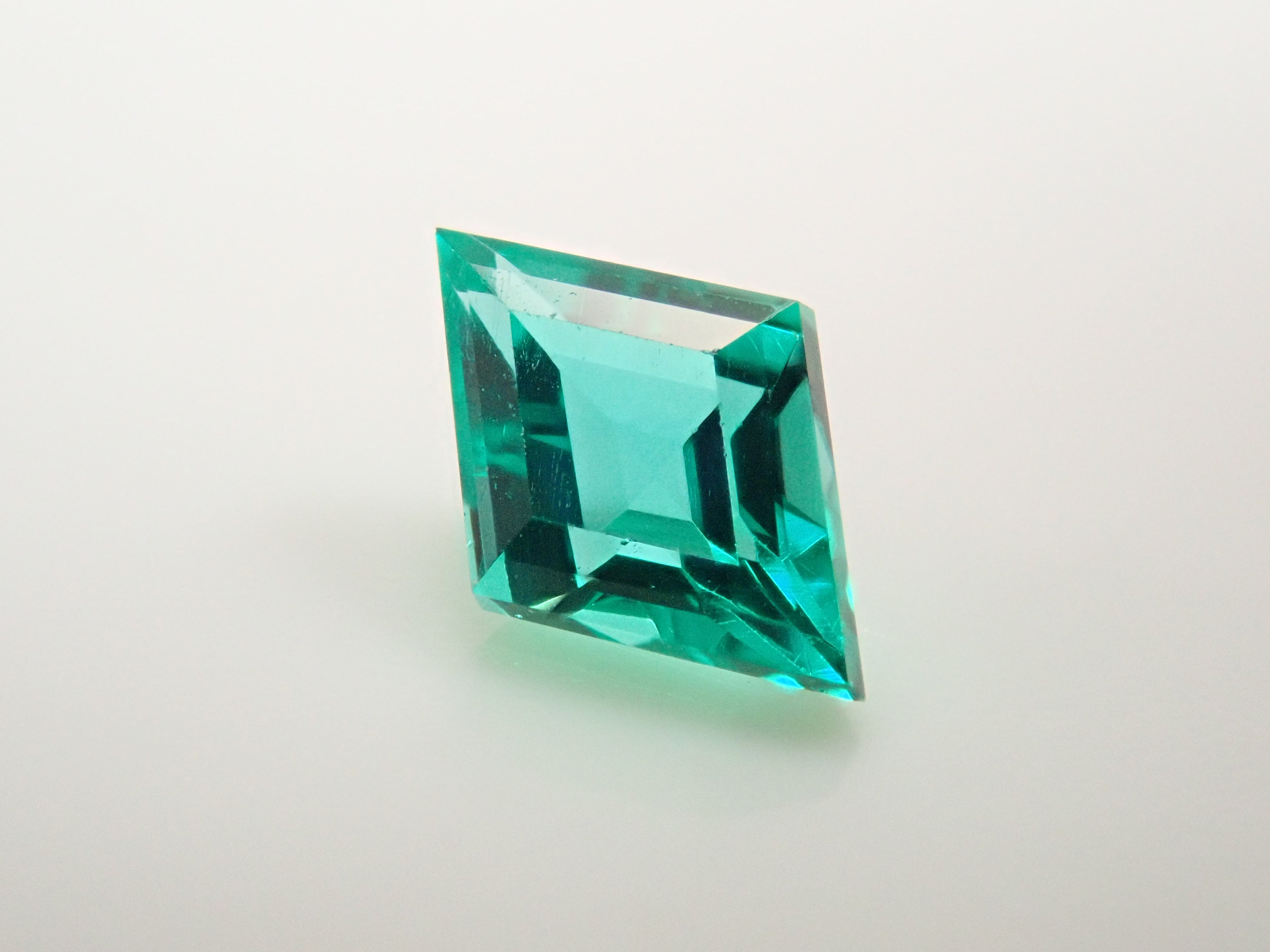 コロンビア産ノンオイルエメラルド 0.17ctルース GIA
