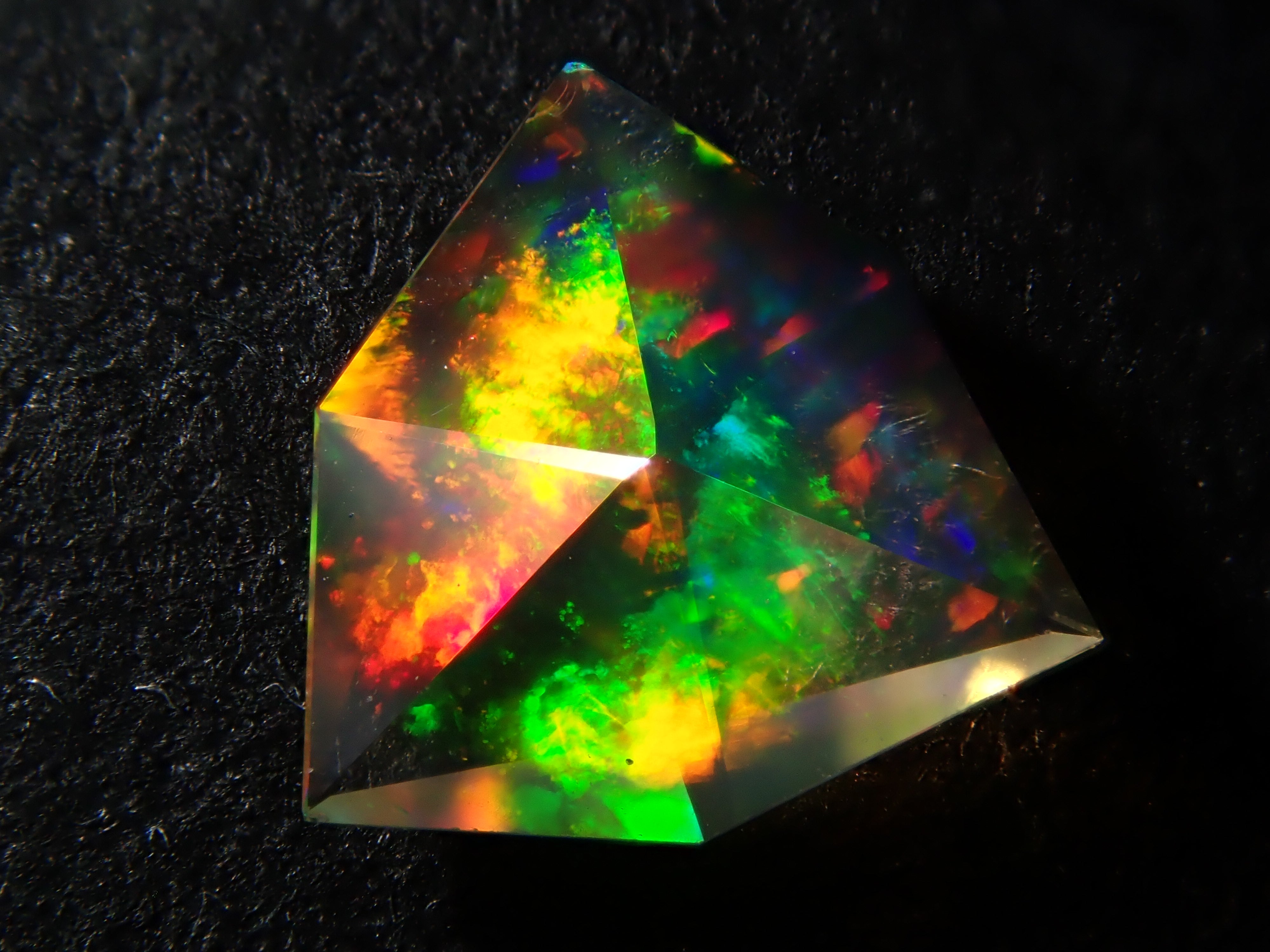 【1/25 22時販売】メキシコ産ファイアオパール 0.191ctルース(ファセットカット)