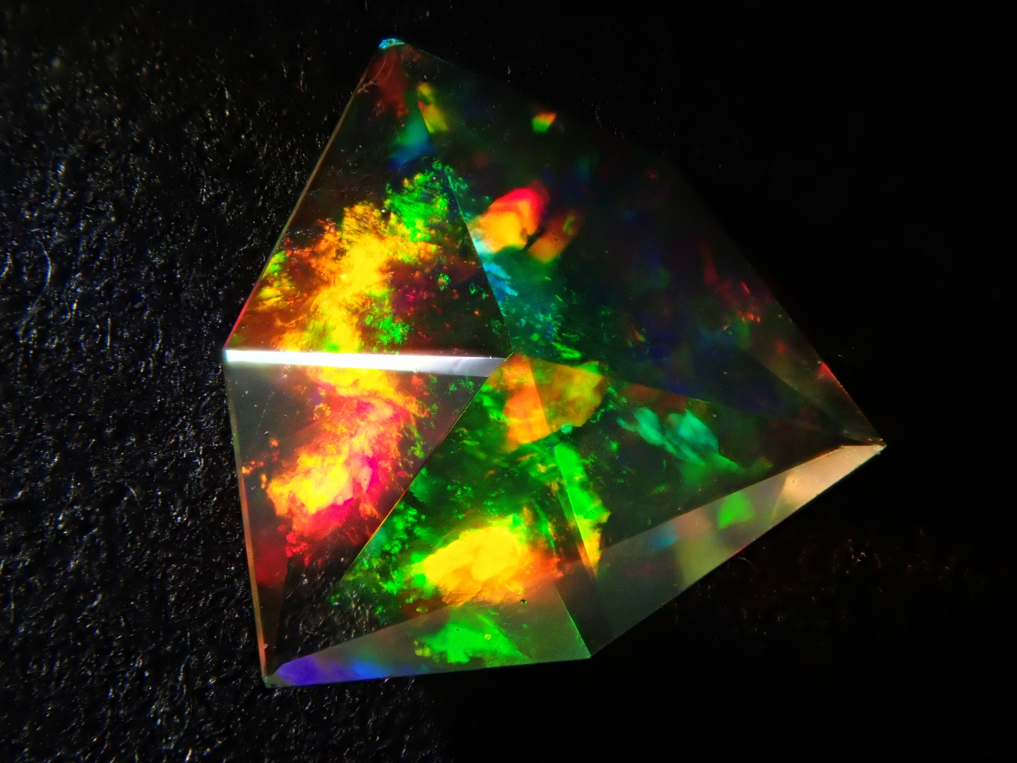 【1/25 22時販売】メキシコ産ファイアオパール 0.191ctルース(ファセットカット)