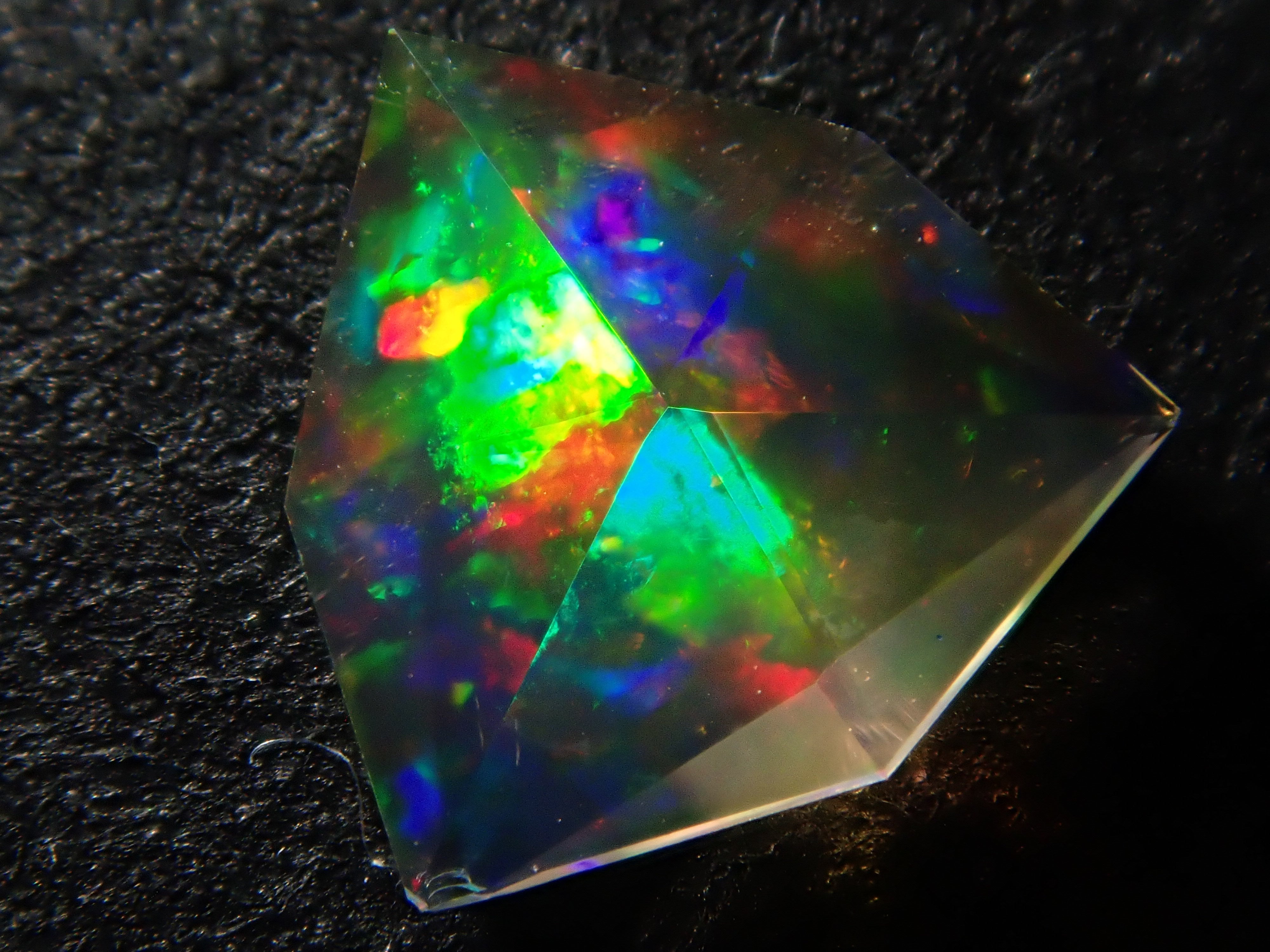 【1/25 22時販売】メキシコ産ファイアオパール 0.191ctルース(ファセットカット)