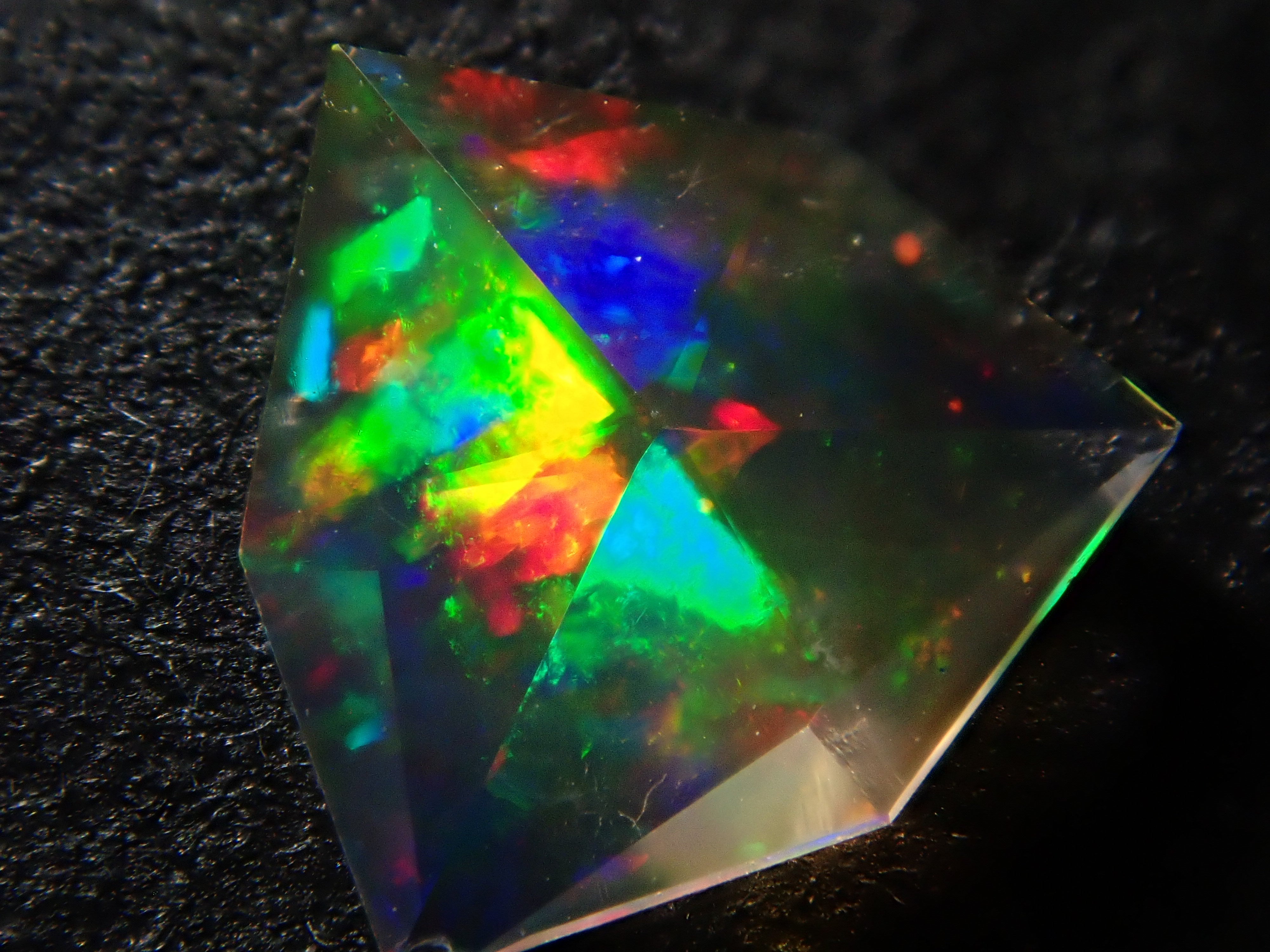 【1/25 22時販売】メキシコ産ファイアオパール 0.191ctルース(ファセットカット)