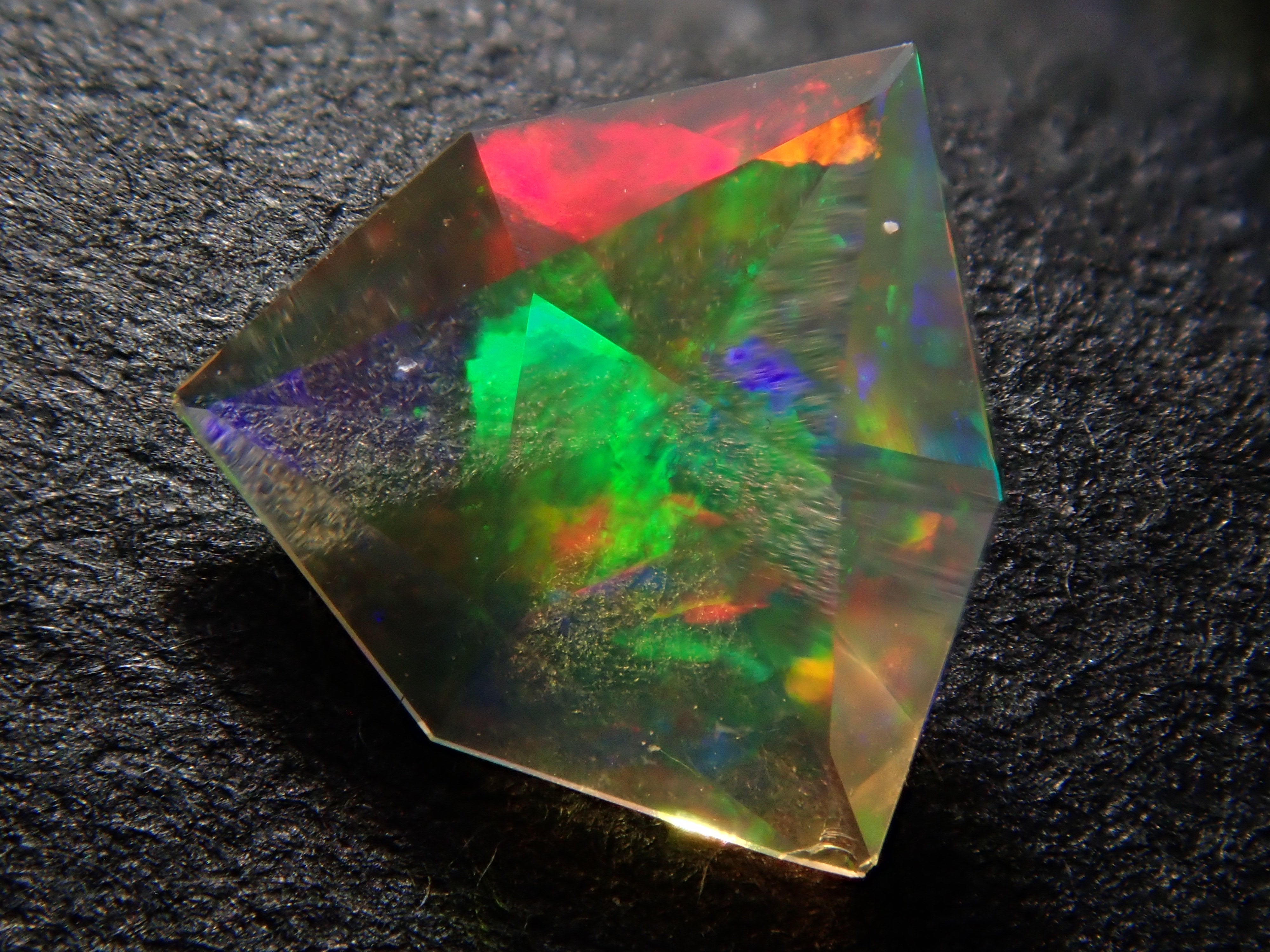 【1/25 22時販売】メキシコ産ファイアオパール 0.191ctルース(ファセットカット)