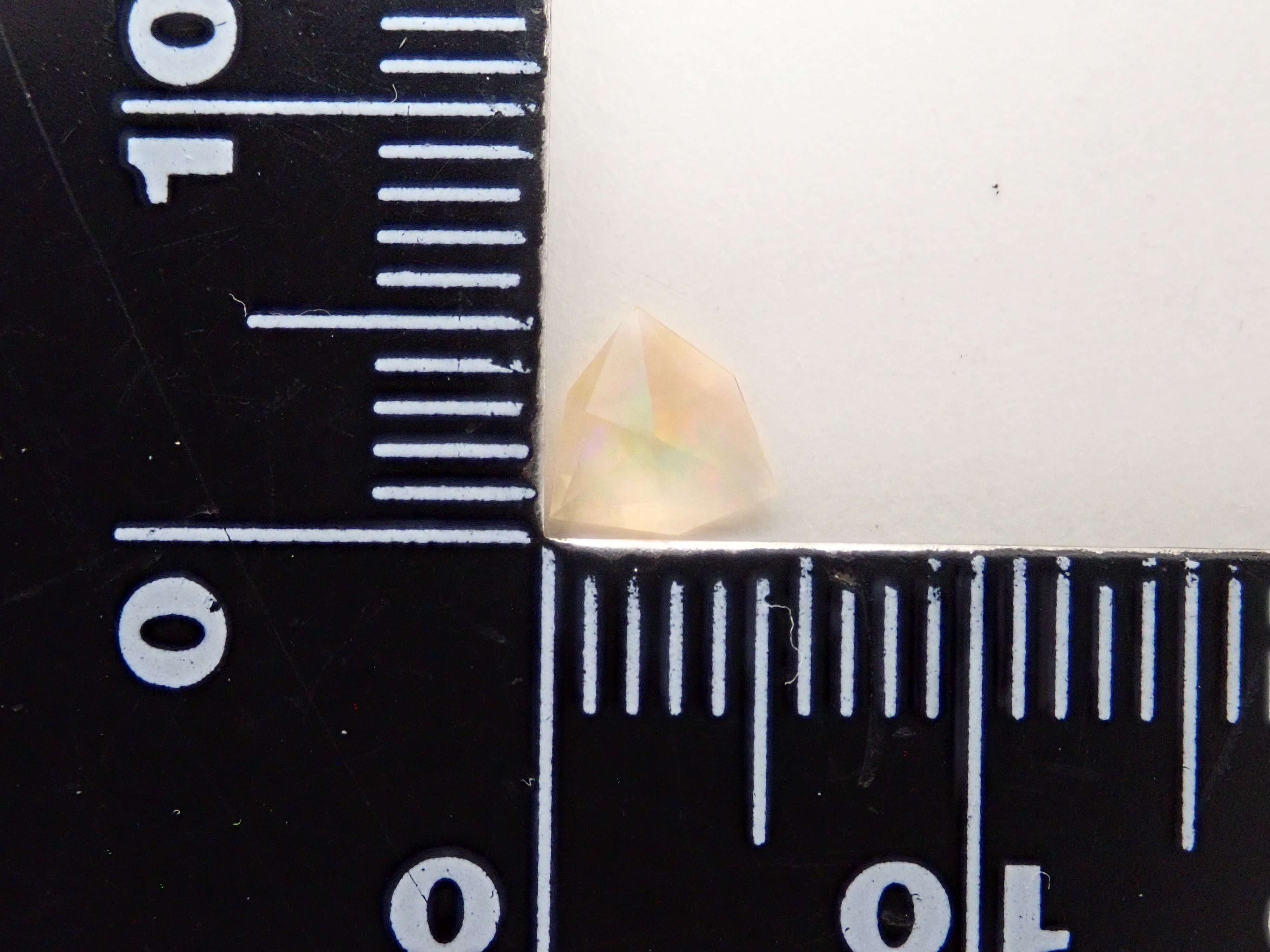 【1/25 22時販売】メキシコ産ファイアオパール 0.191ctルース(ファセットカット)