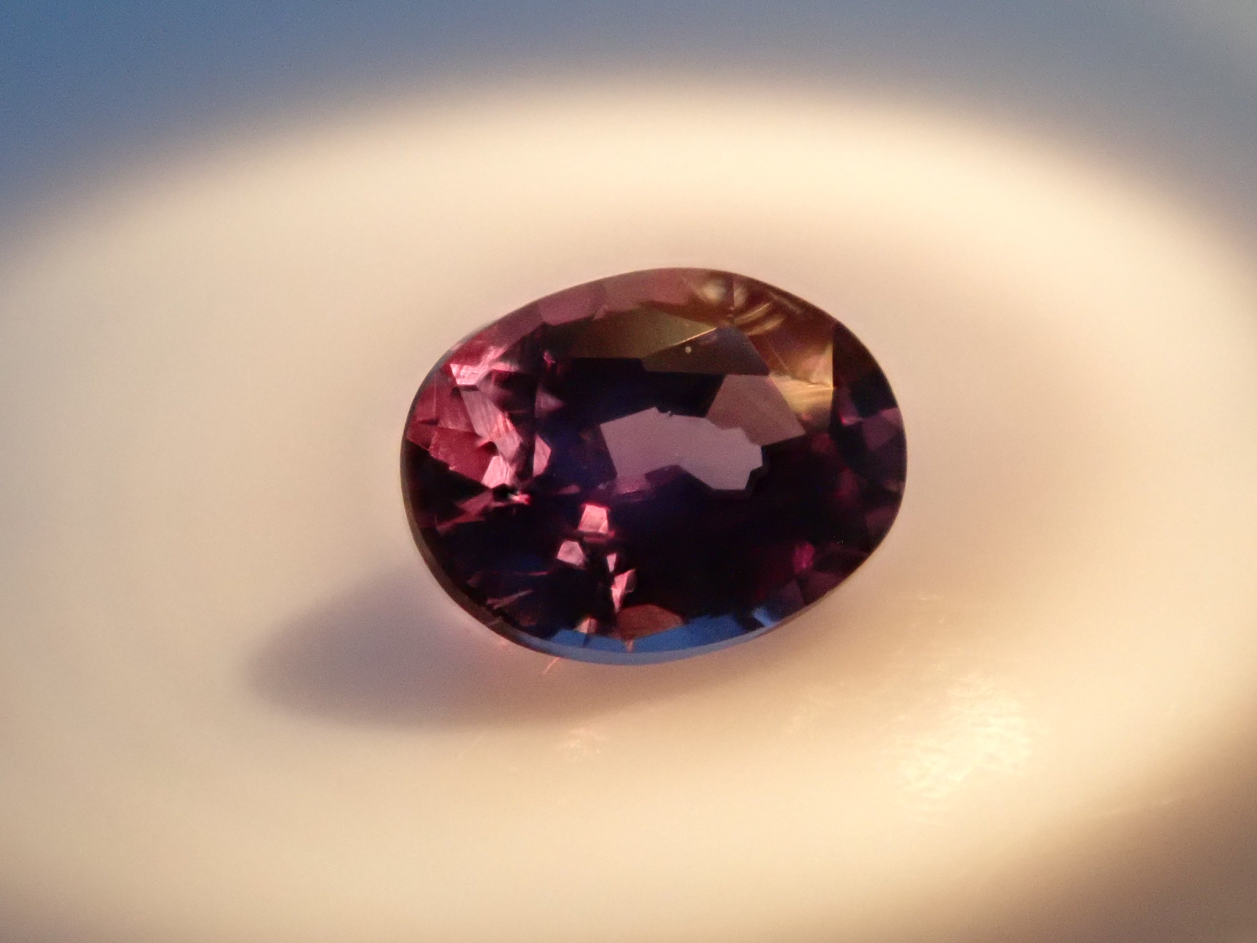 【1/27 22時販売】マダガスカル産ベキリーブルーガーネット(カラーチェンジガーネット) 0.132ctルース